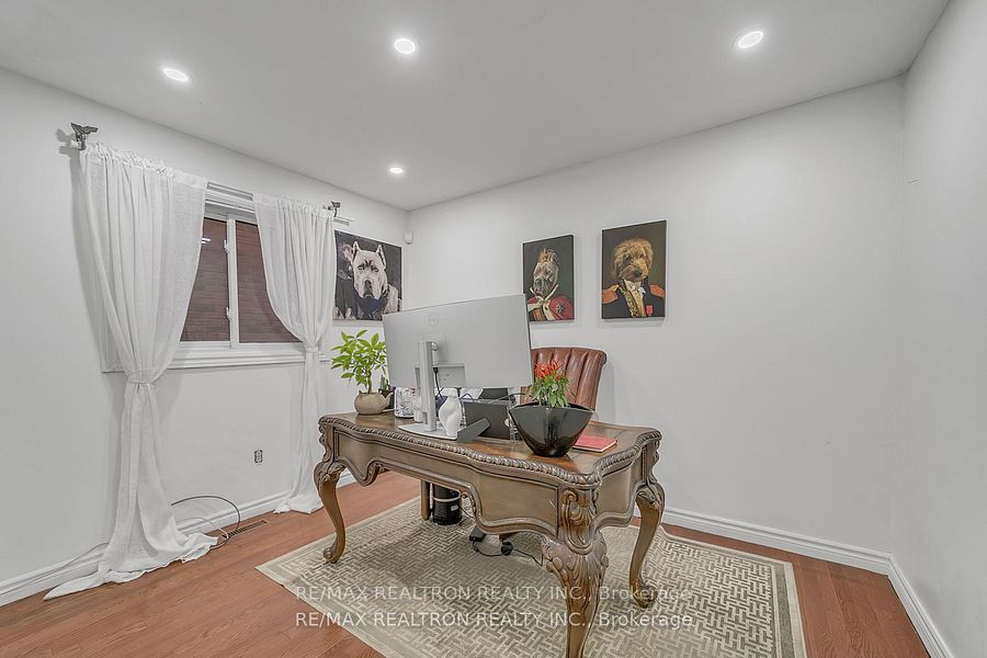 Photo 10 of 11 Trafalgar Square, Vaughan, Uplands — HOMEH