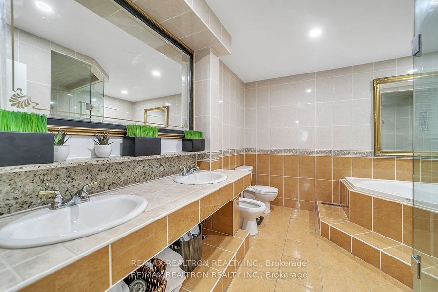 Photo 18 of 11 Trafalgar Square, Vaughan, Uplands — HOMEH