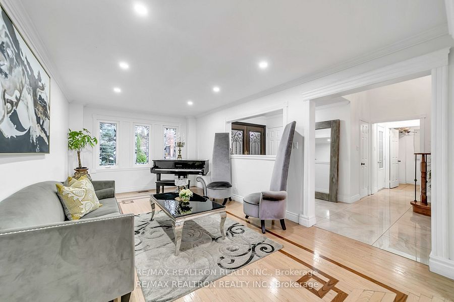 Photo 6 of 11 Trafalgar Square, Vaughan, Uplands — HOMEH