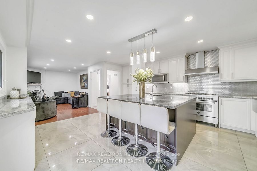 Photo 15 of 11 Trafalgar Square, Vaughan, Uplands — HOMEH