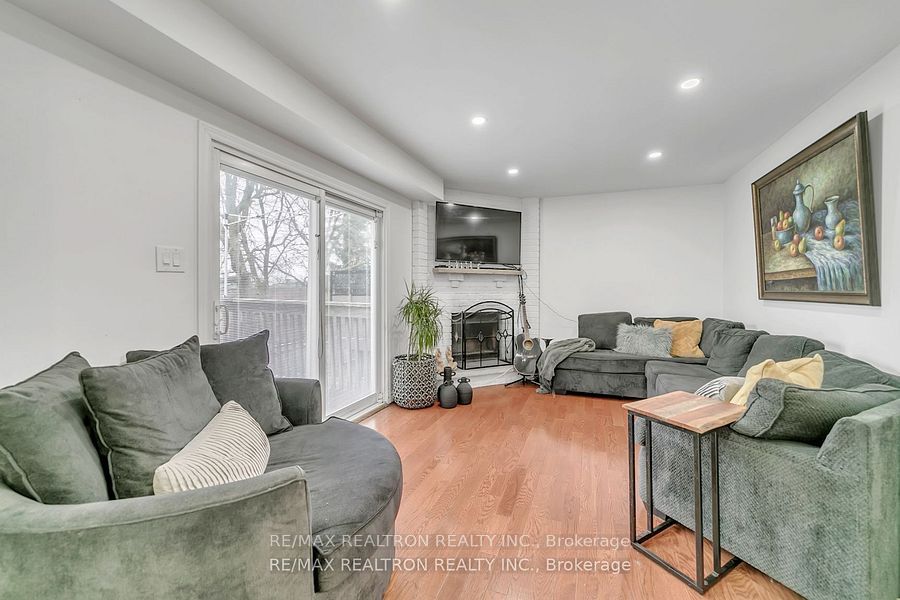 Photo 11 of 11 Trafalgar Square, Vaughan, Uplands — HOMEH