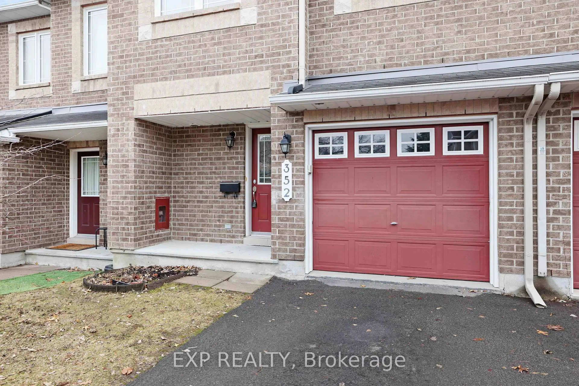 Photo 3 of 352 Forestbrook Street, Ottawa, Kanata - Morgan's Grant/South March — HOMEH