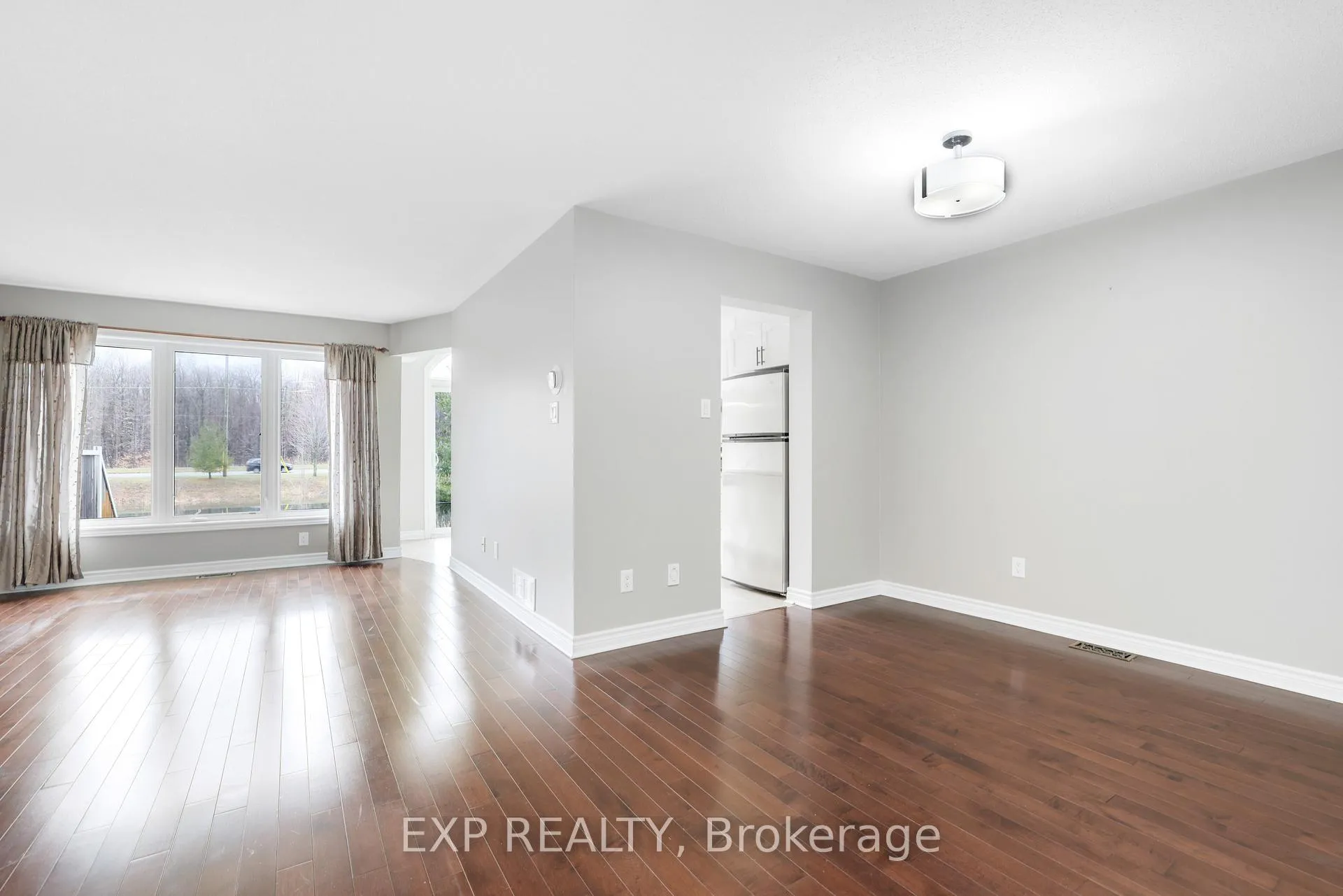 Photo 8 of 352 Forestbrook Street, Ottawa, Kanata - Morgan's Grant/South March — HOMEH