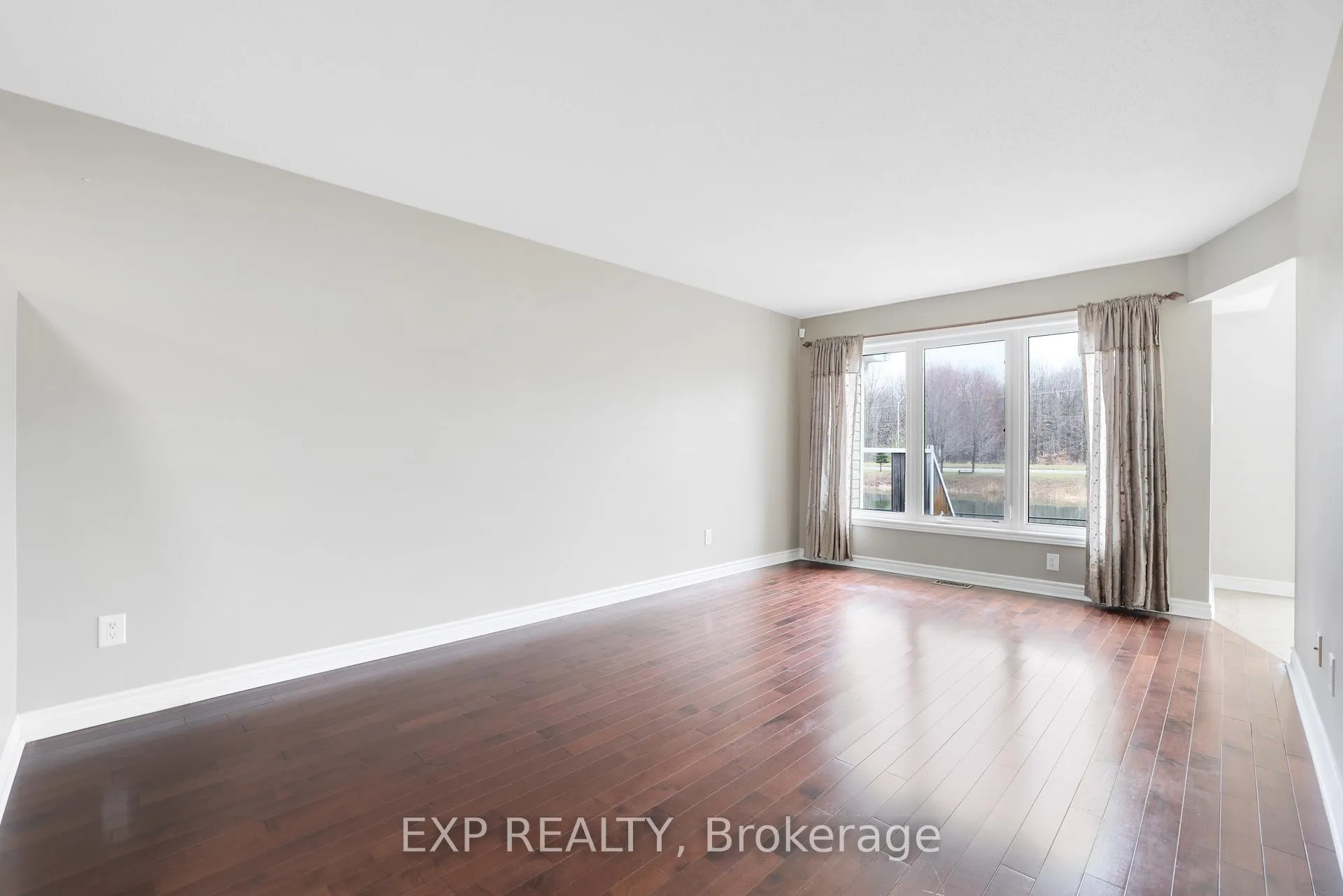 Photo 10 of 352 Forestbrook Street, Ottawa, Kanata - Morgan's Grant/South March — HOMEH