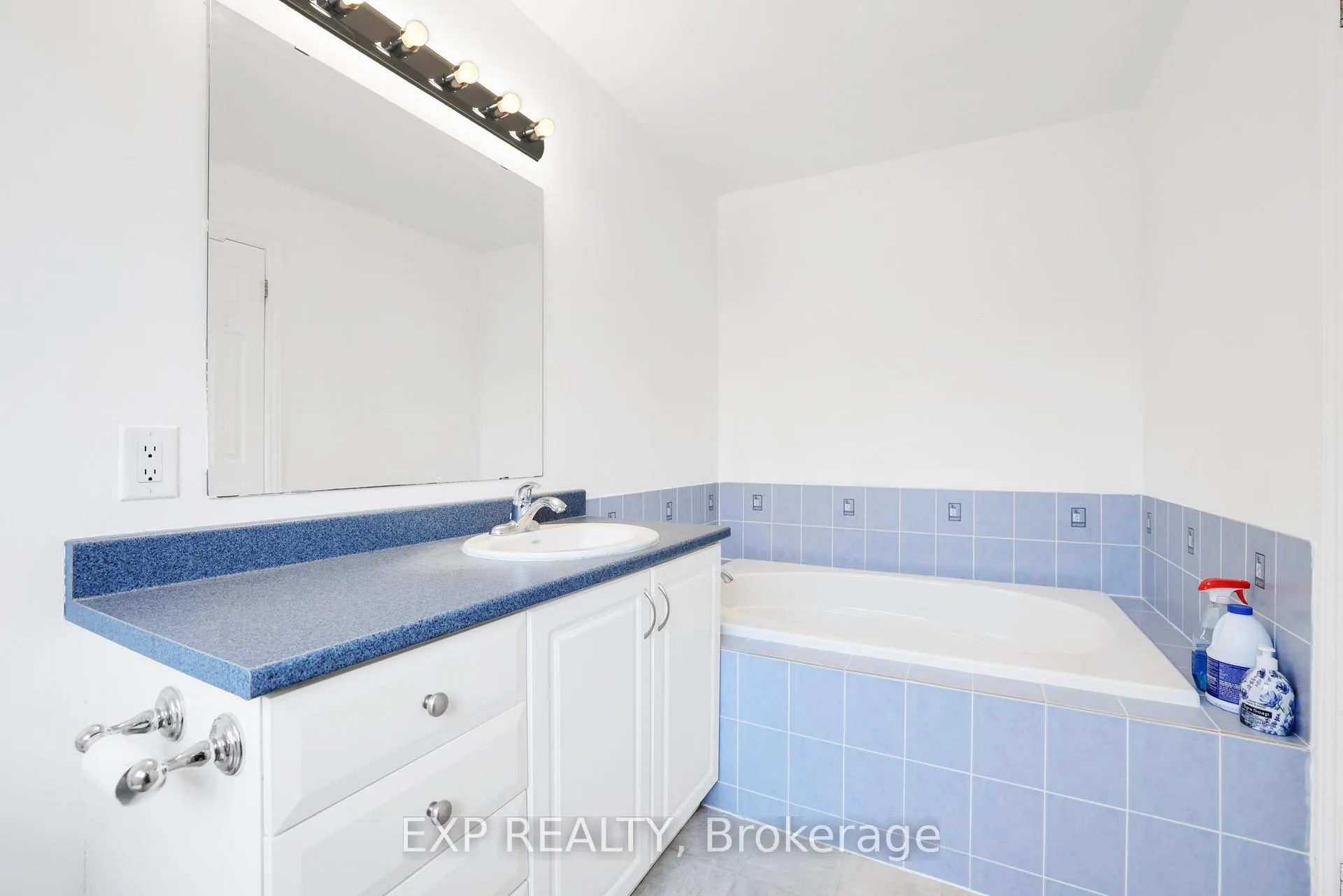 Photo 22 of 352 Forestbrook Street, Ottawa, Kanata - Morgan's Grant/South March — HOMEH