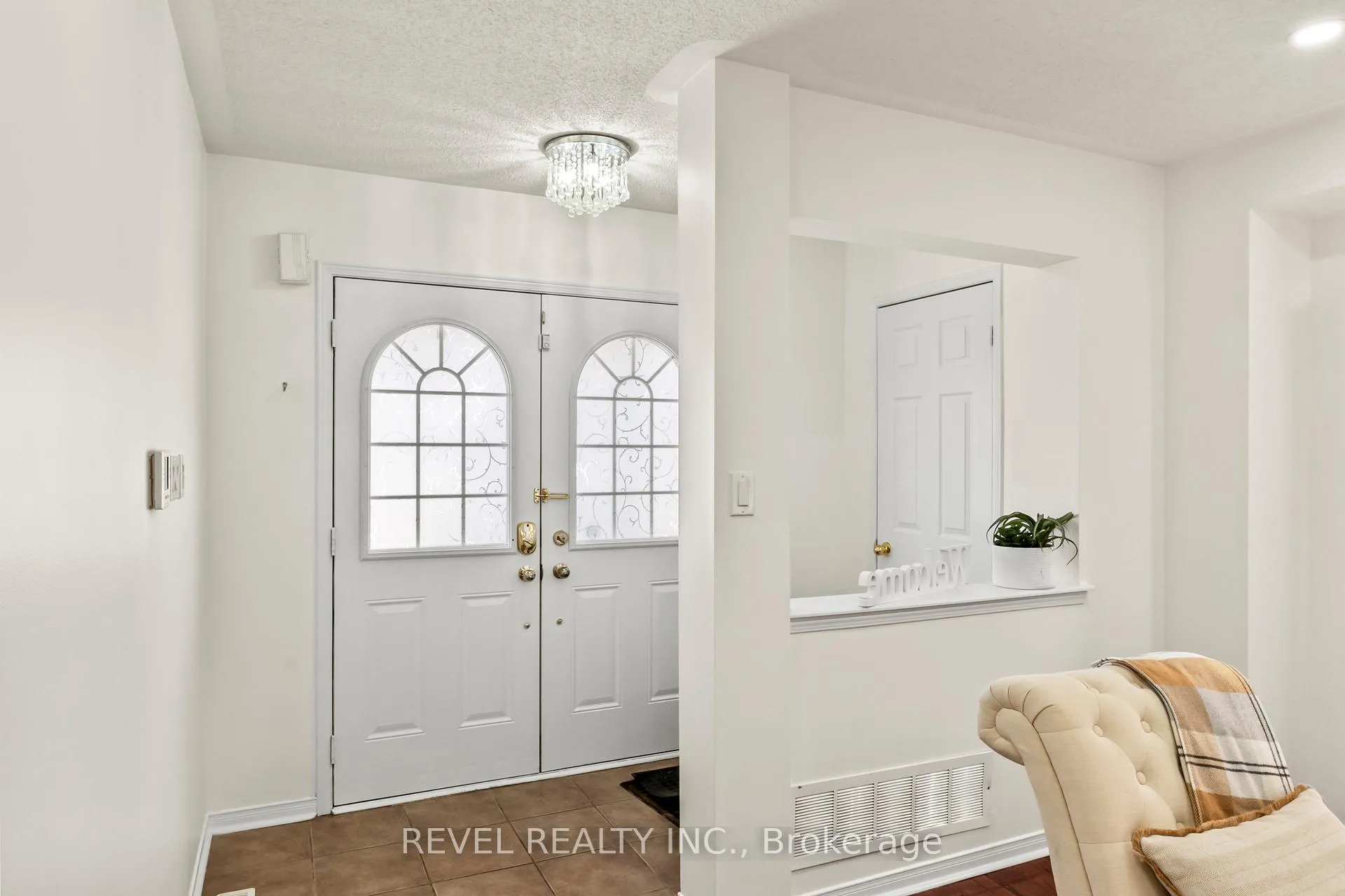Photo 3 of 15 Donlevy Crescent, Whitby, Taunton North — HOMEH