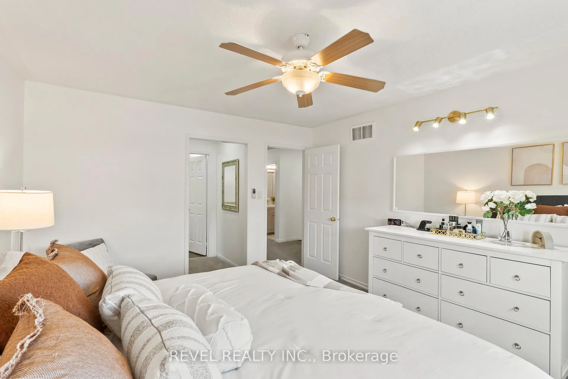 Photo 20 of 15 Donlevy Crescent, Whitby, Taunton North — HOMEH
