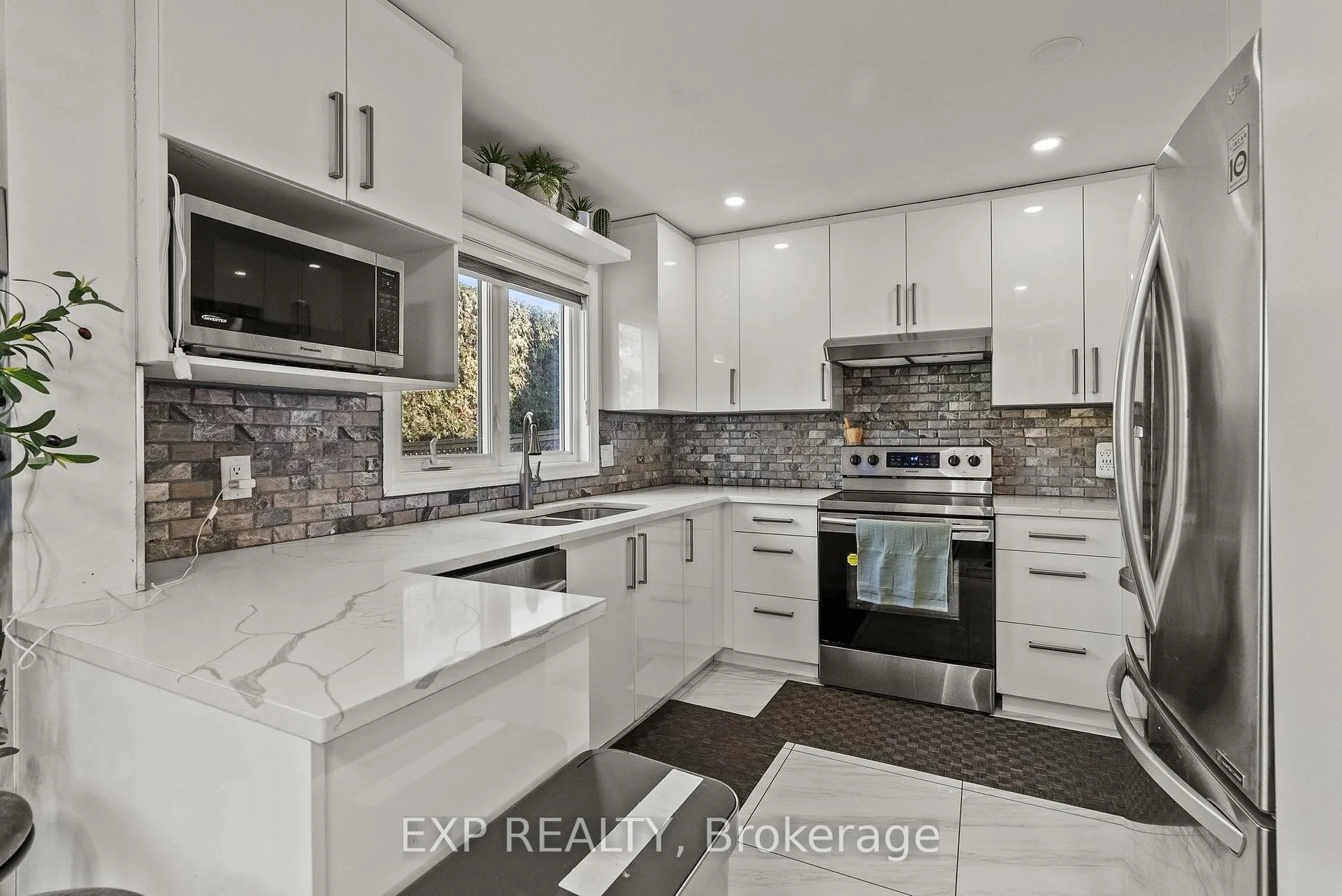 Photo 10 of 1582 Blohm Drive, Ottawa, Hunt Club Park — HOMEH