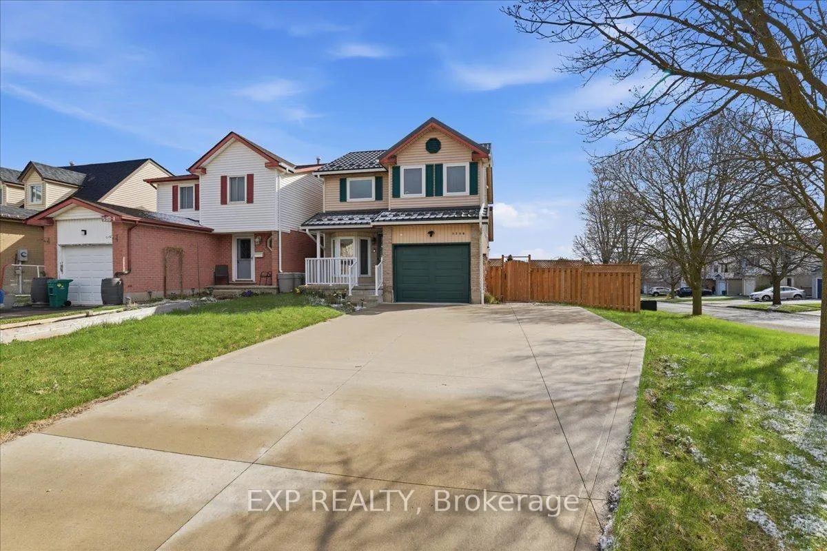Photo 2 of 530B Rosemeadow Crescent, Waterloo — HOMEH