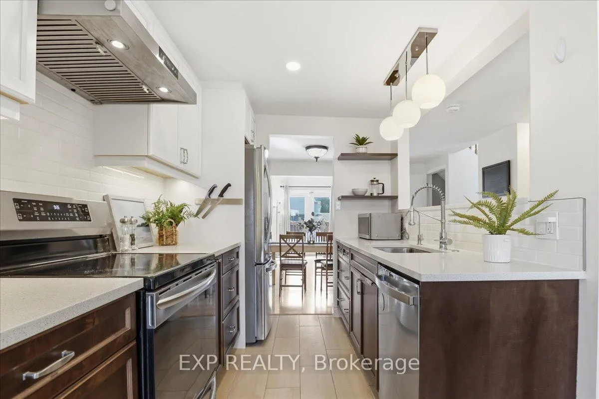 Photo 5 of 530B Rosemeadow Crescent, Waterloo — HOMEH