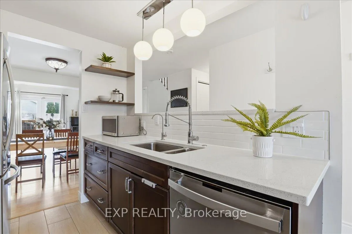 Photo 6 of 530B Rosemeadow Crescent, Waterloo — HOMEH