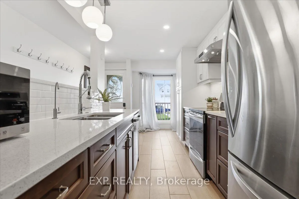 Photo 7 of 530B Rosemeadow Crescent, Waterloo — HOMEH