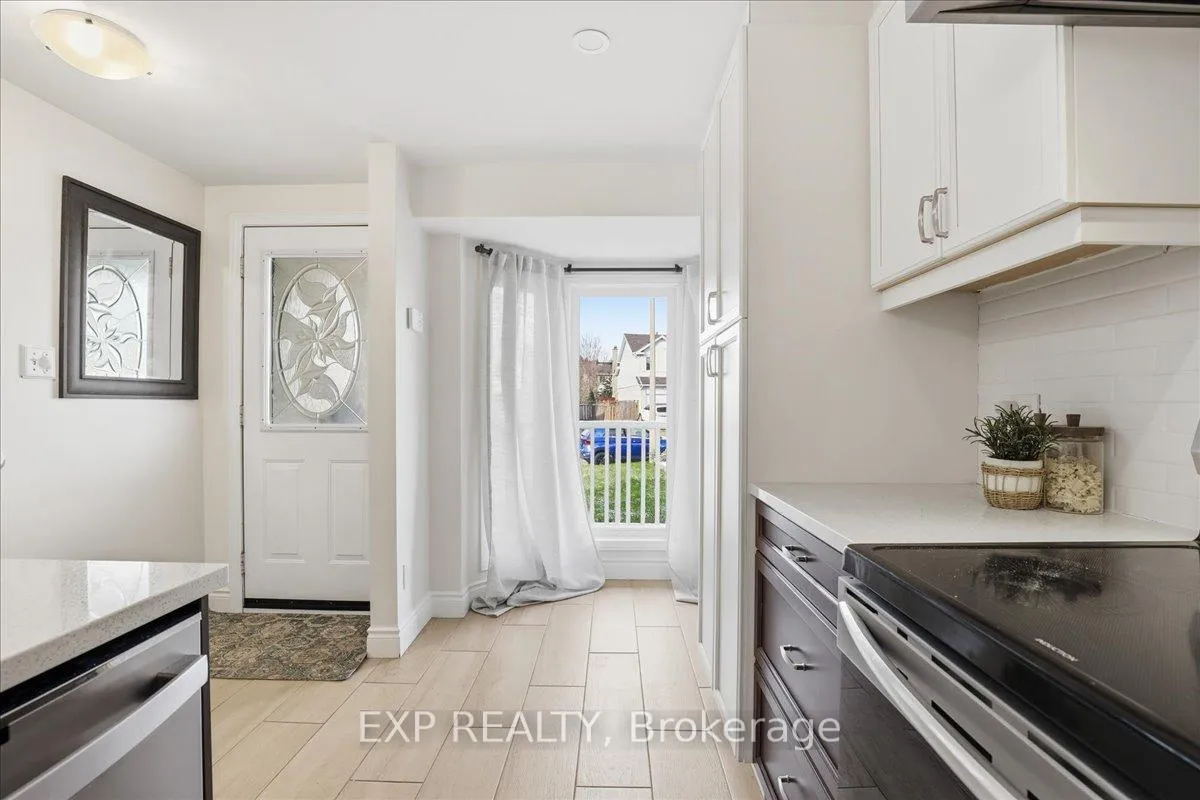 Photo 8 of 530B Rosemeadow Crescent, Waterloo — HOMEH