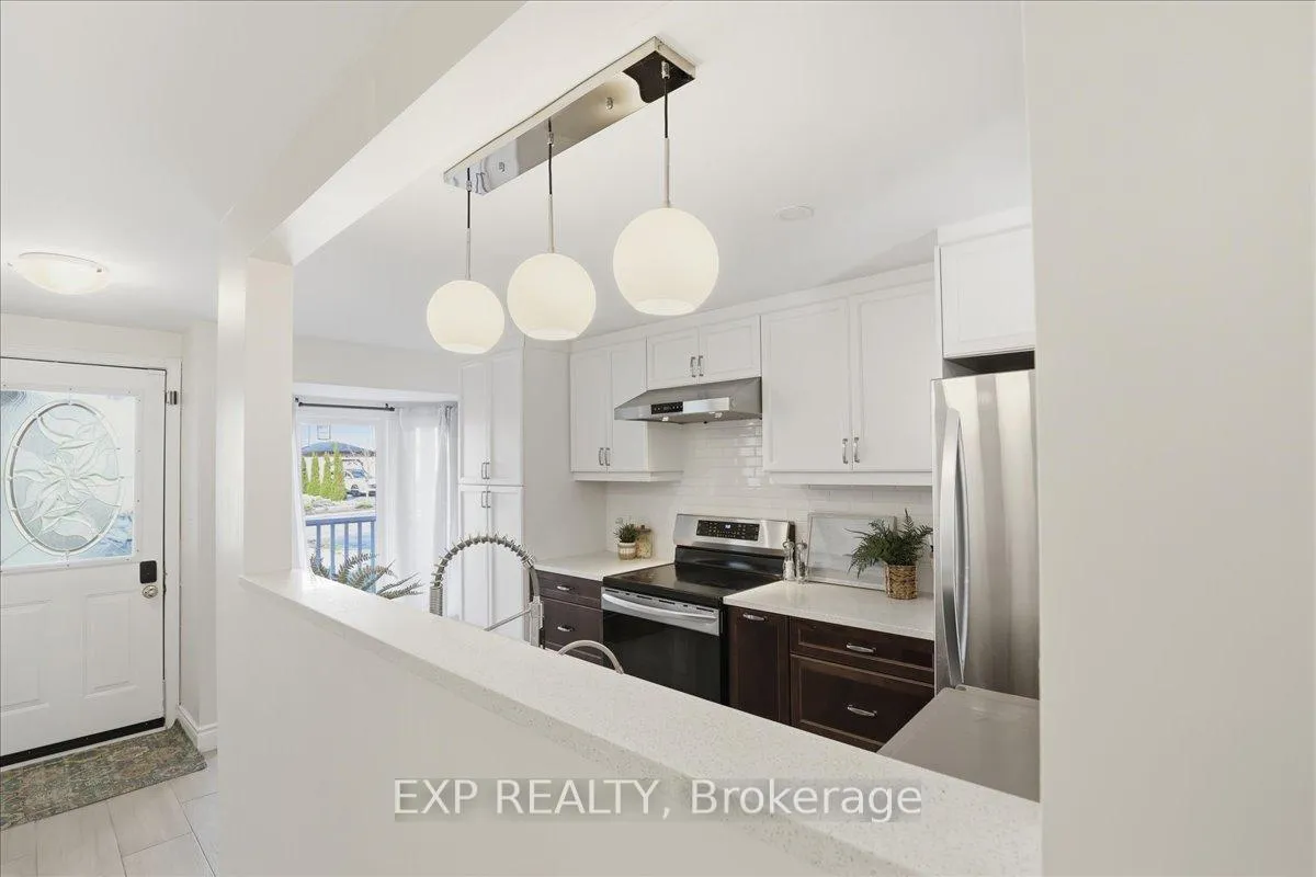 Photo 9 of 530B Rosemeadow Crescent, Waterloo — HOMEH