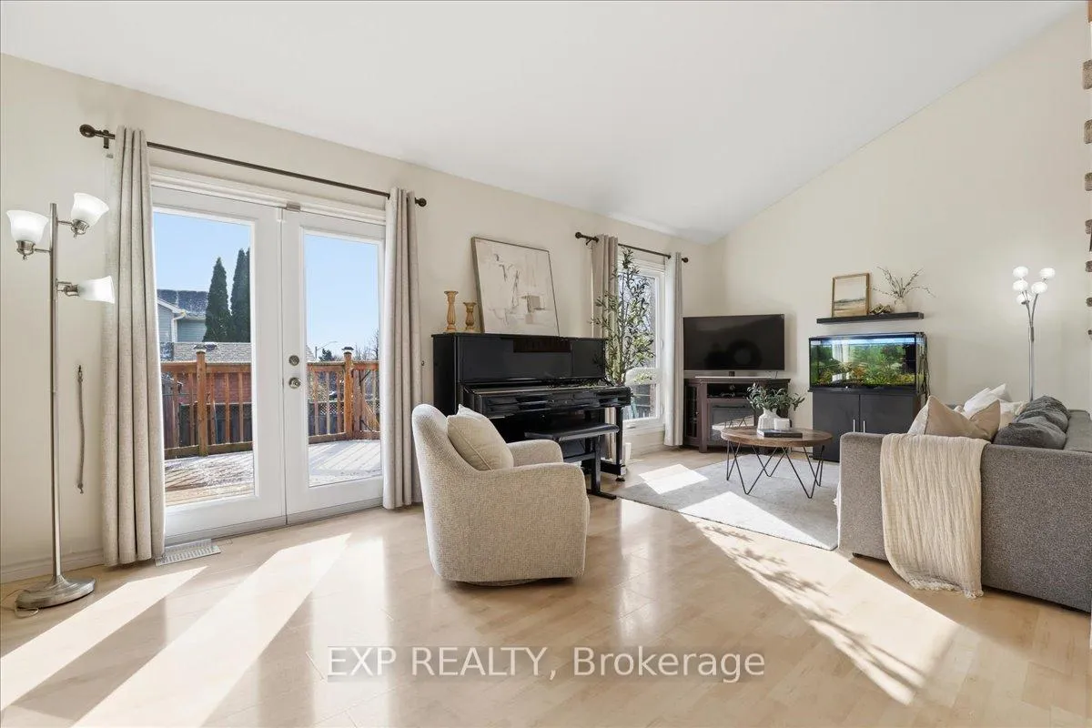 Photo 14 of 530B Rosemeadow Crescent, Waterloo — HOMEH