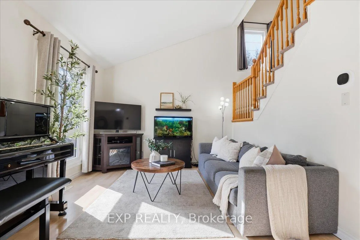 Photo 15 of 530B Rosemeadow Crescent, Waterloo — HOMEH