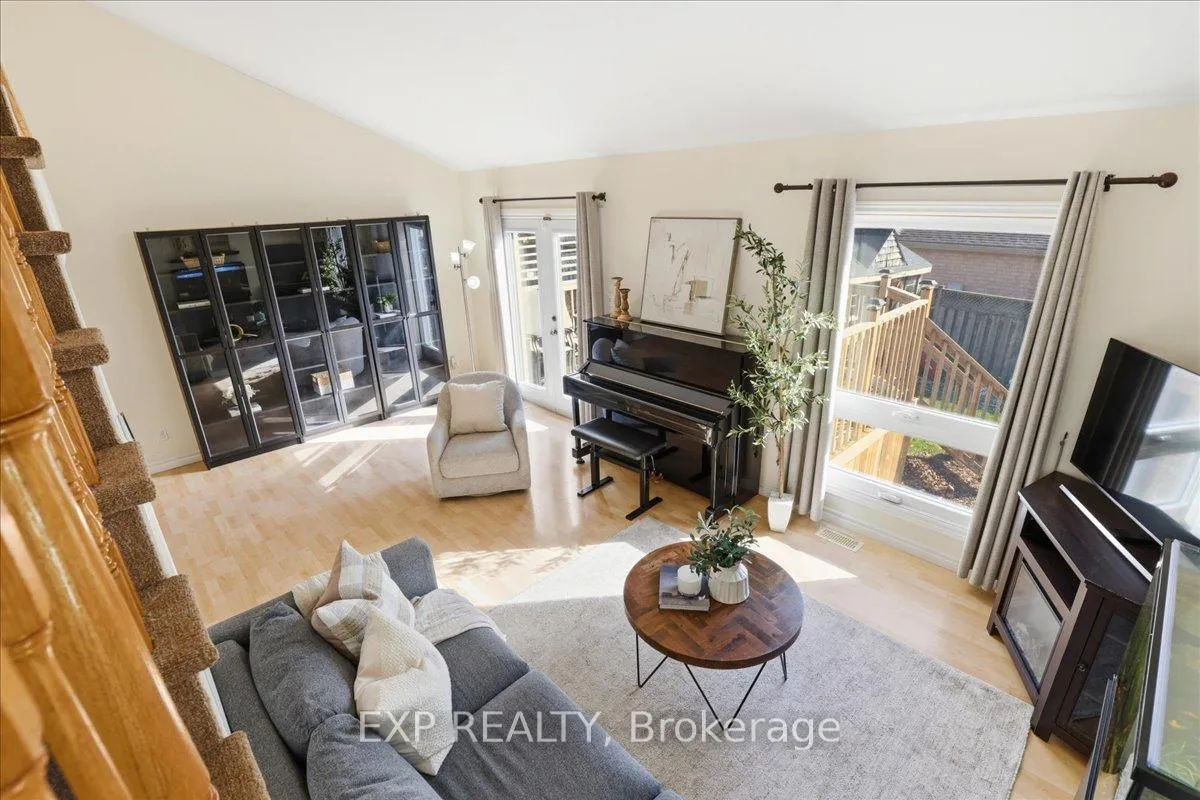 Photo 19 of 530B Rosemeadow Crescent, Waterloo — HOMEH