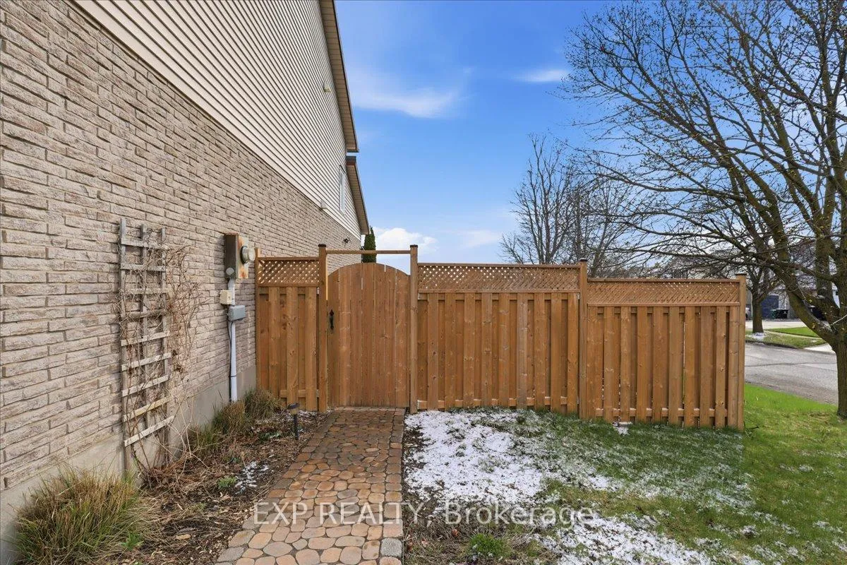 Photo 35 of 530B Rosemeadow Crescent, Waterloo — HOMEH