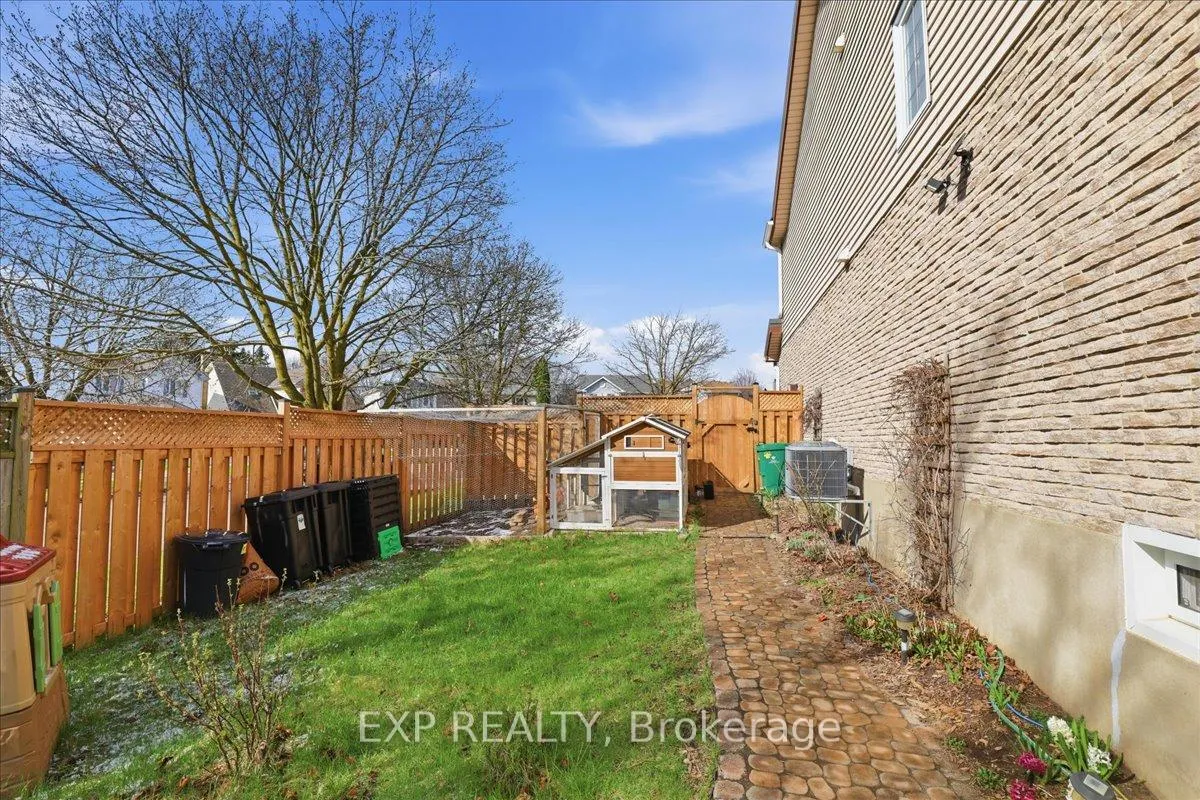 Photo 36 of 530B Rosemeadow Crescent, Waterloo — HOMEH