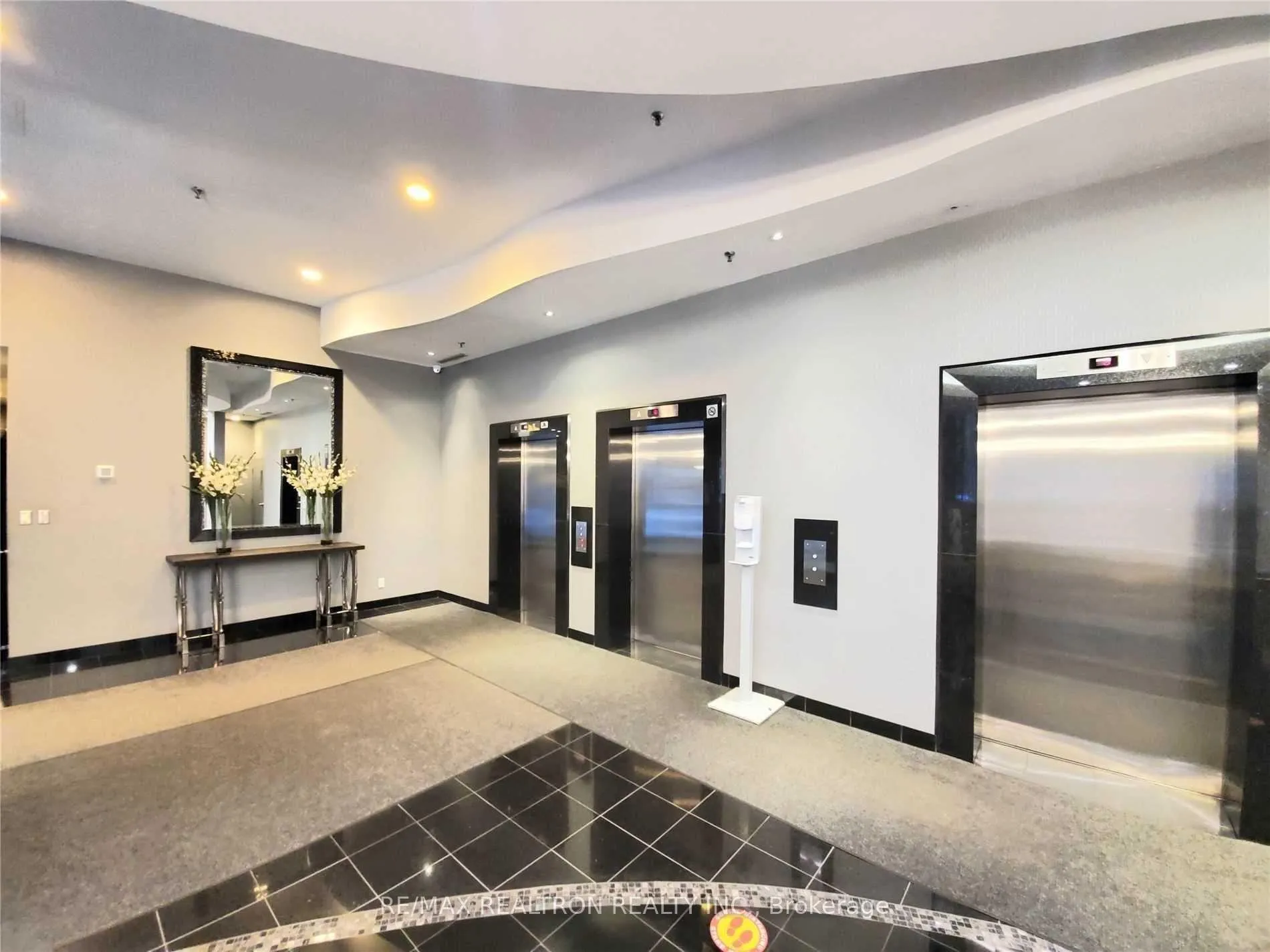 Photo 4 of Unit 716, 7 Carlton Street, Toronto, Church-Yonge Corridor — HOMEH