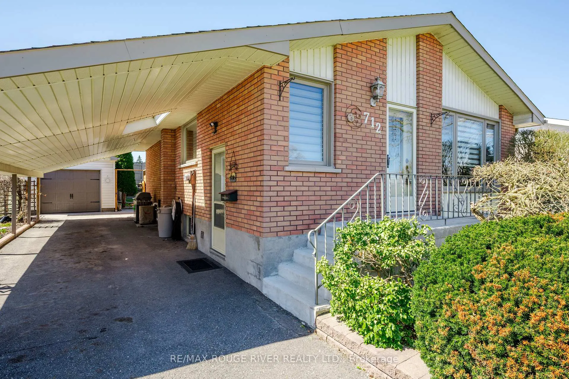 Photo 4 of 712 Otonabee Drive, Peterborough, Ashburnham Ward 4 — HOMEH