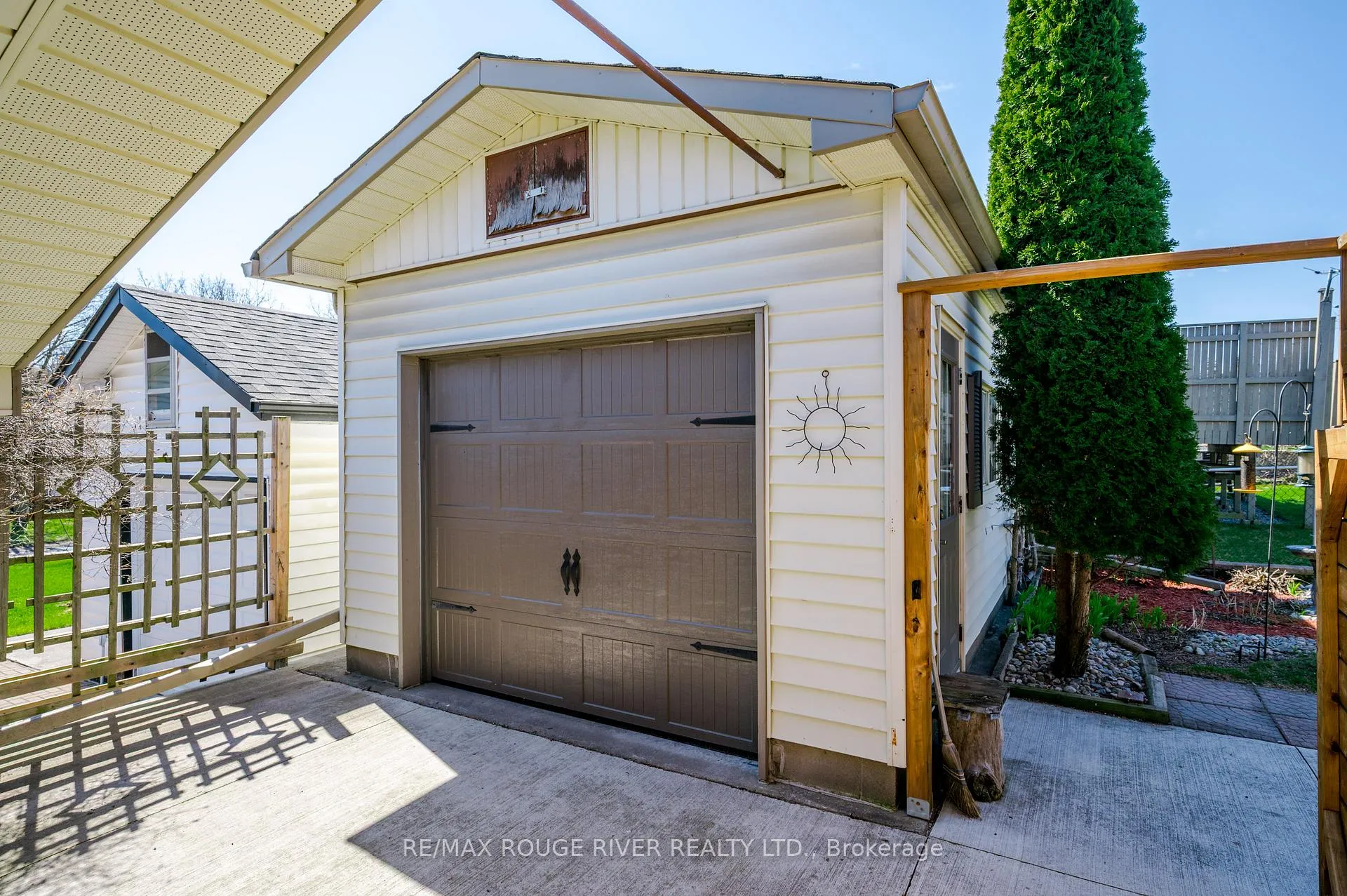 Photo 5 of 712 Otonabee Drive, Peterborough, Ashburnham Ward 4 — HOMEH