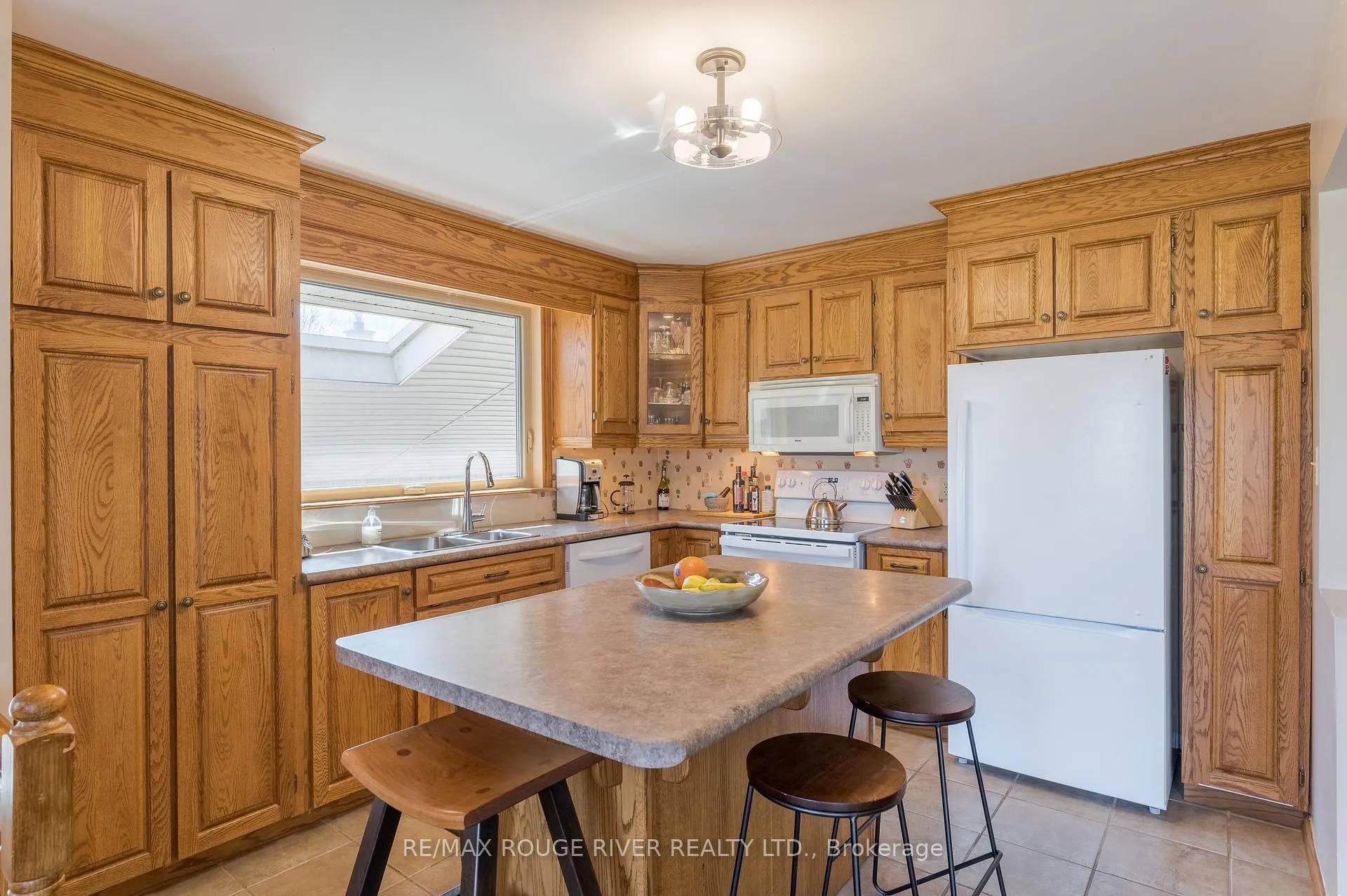 Photo 6 of 712 Otonabee Drive, Peterborough, Ashburnham Ward 4 — HOMEH