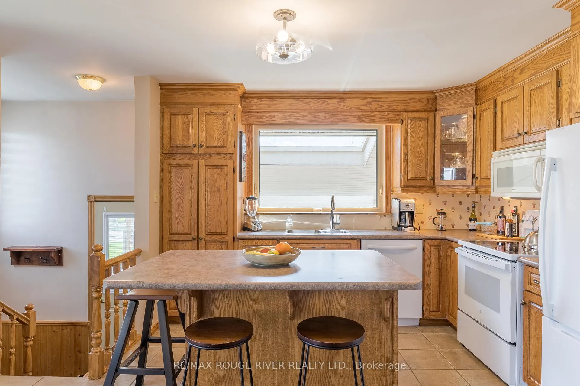 Photo 7 of 712 Otonabee Drive, Peterborough, Ashburnham Ward 4 — HOMEH