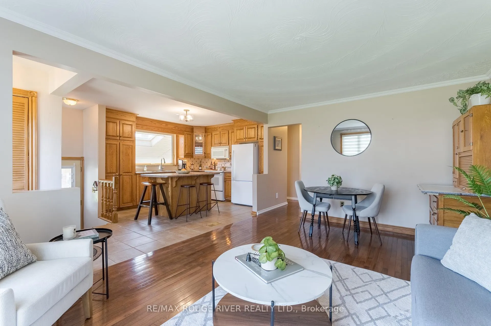 Photo 10 of 712 Otonabee Drive, Peterborough, Ashburnham Ward 4 — HOMEH