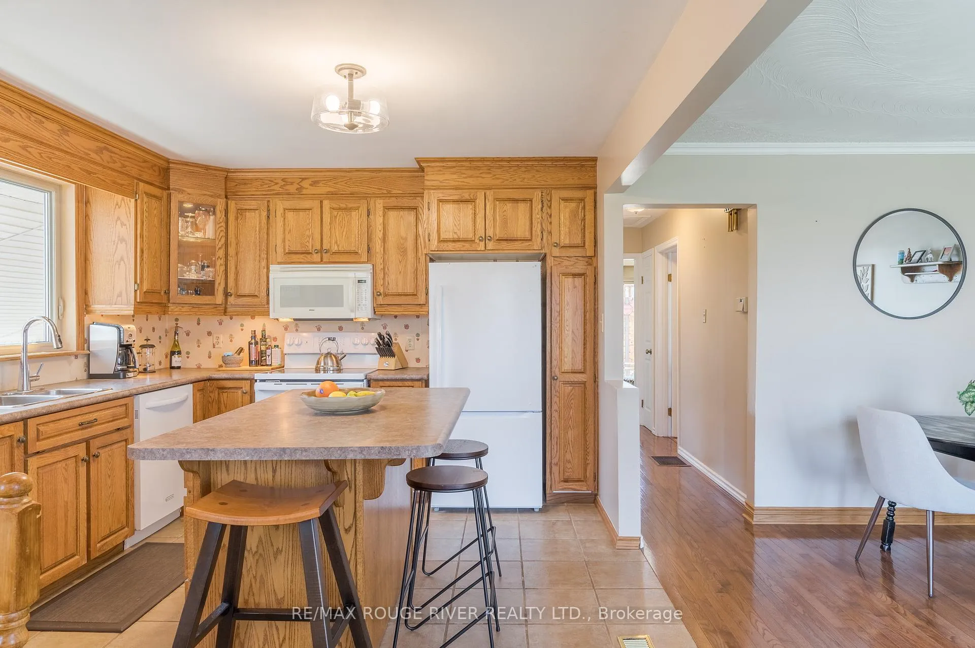 Photo 12 of 712 Otonabee Drive, Peterborough, Ashburnham Ward 4 — HOMEH