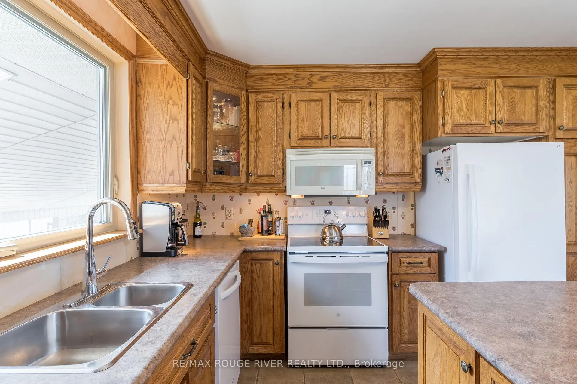 Photo 13 of 712 Otonabee Drive, Peterborough, Ashburnham Ward 4 — HOMEH