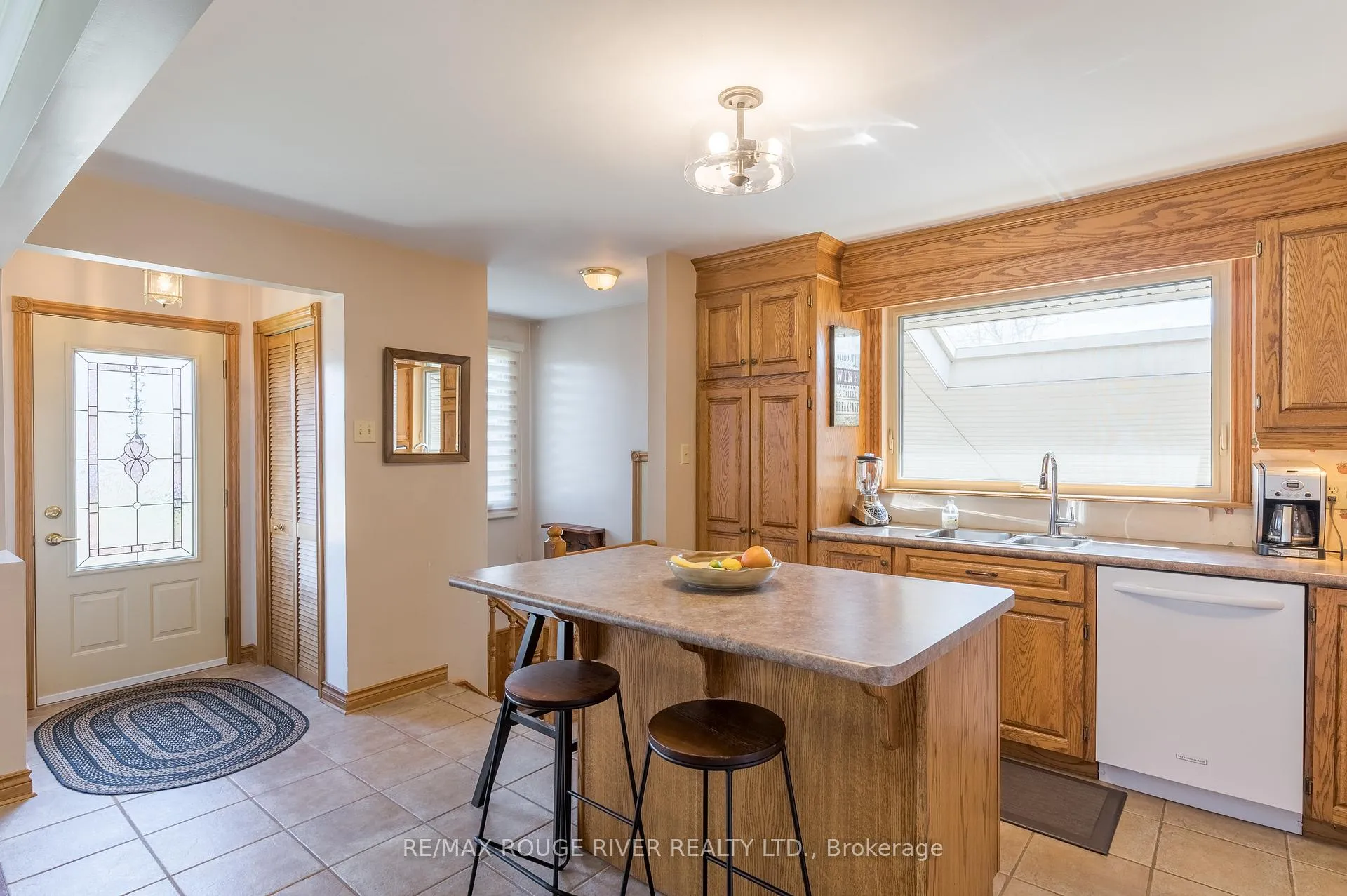 Photo 15 of 712 Otonabee Drive, Peterborough, Ashburnham Ward 4 — HOMEH