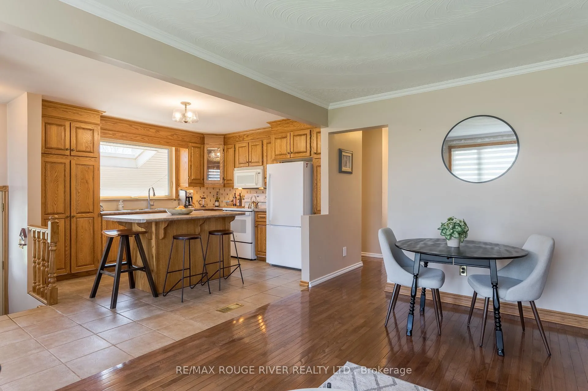 Photo 18 of 712 Otonabee Drive, Peterborough, Ashburnham Ward 4 — HOMEH