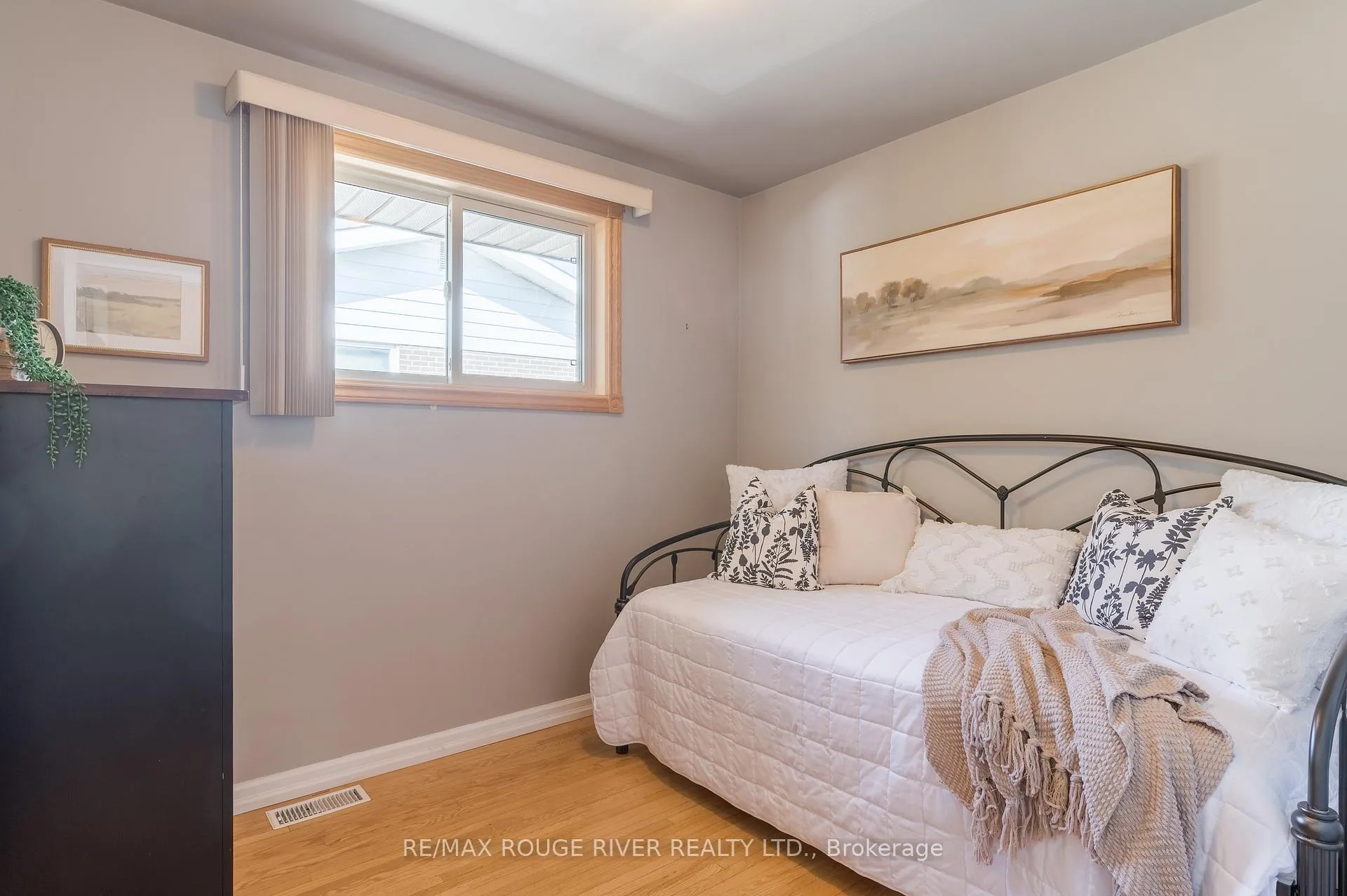 Photo 22 of 712 Otonabee Drive, Peterborough, Ashburnham Ward 4 — HOMEH