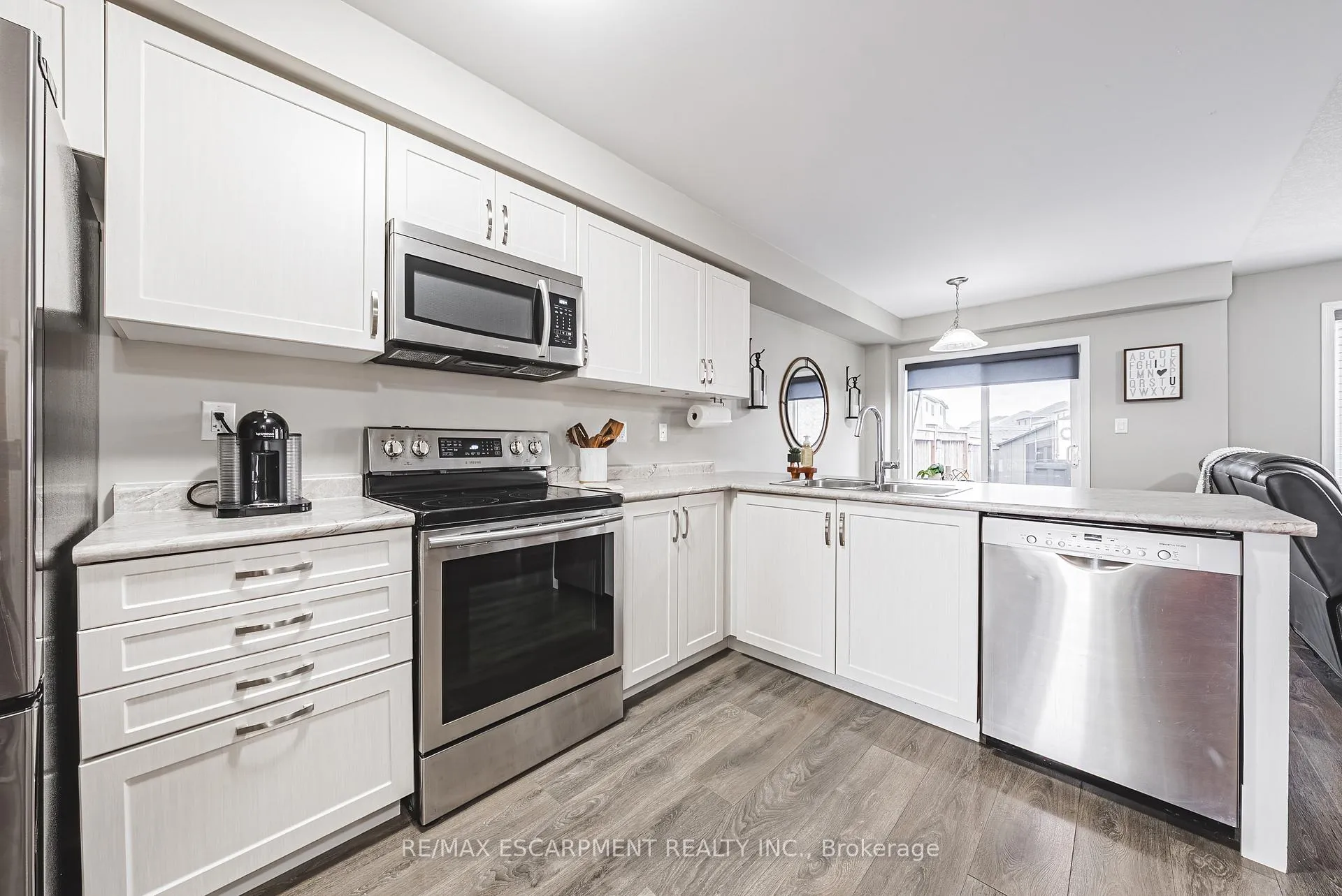 Photo 6 of 50 Arnold Marshall Boulevard, Haldimand — HOMEH