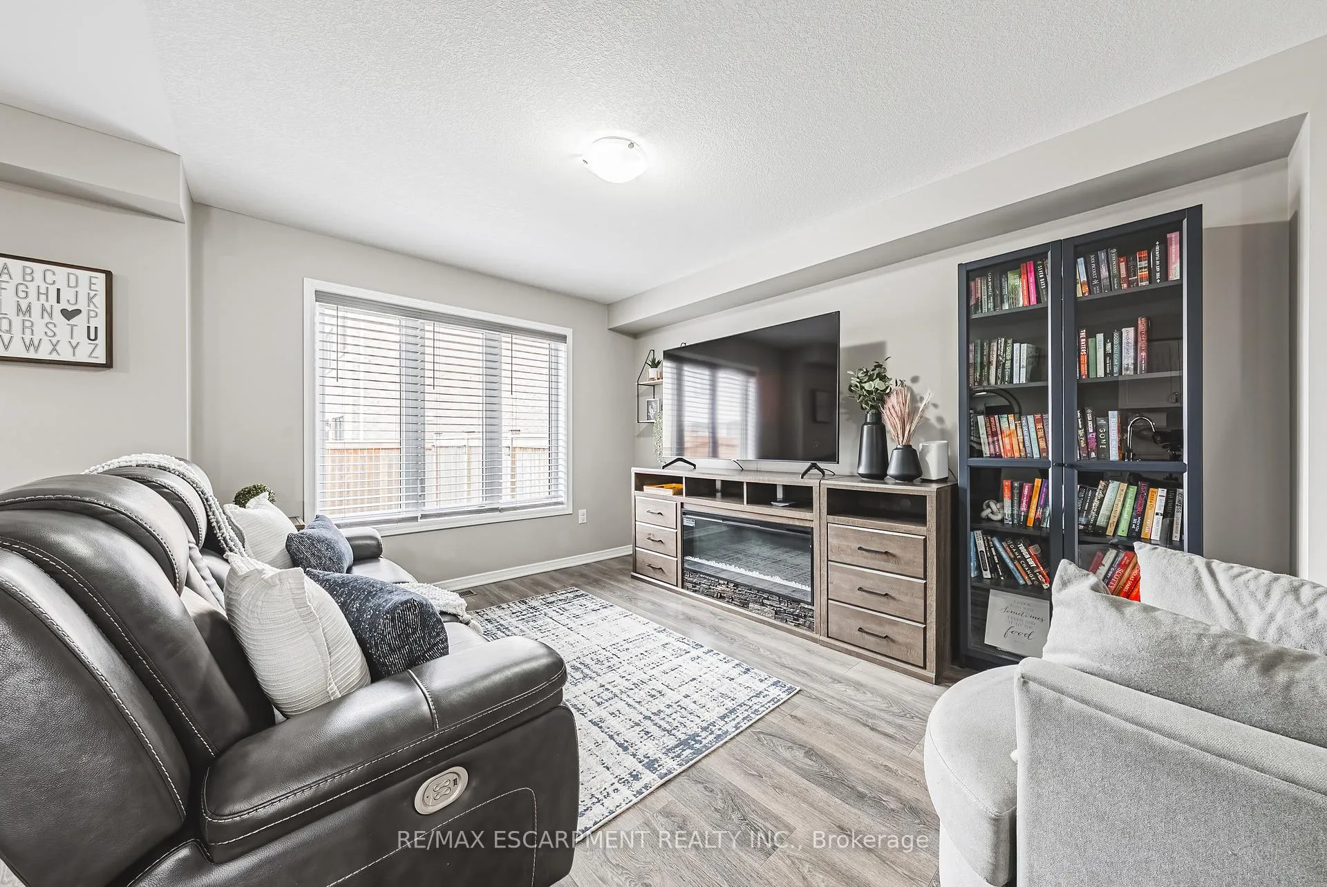 Photo 11 of 50 Arnold Marshall Boulevard, Haldimand — HOMEH