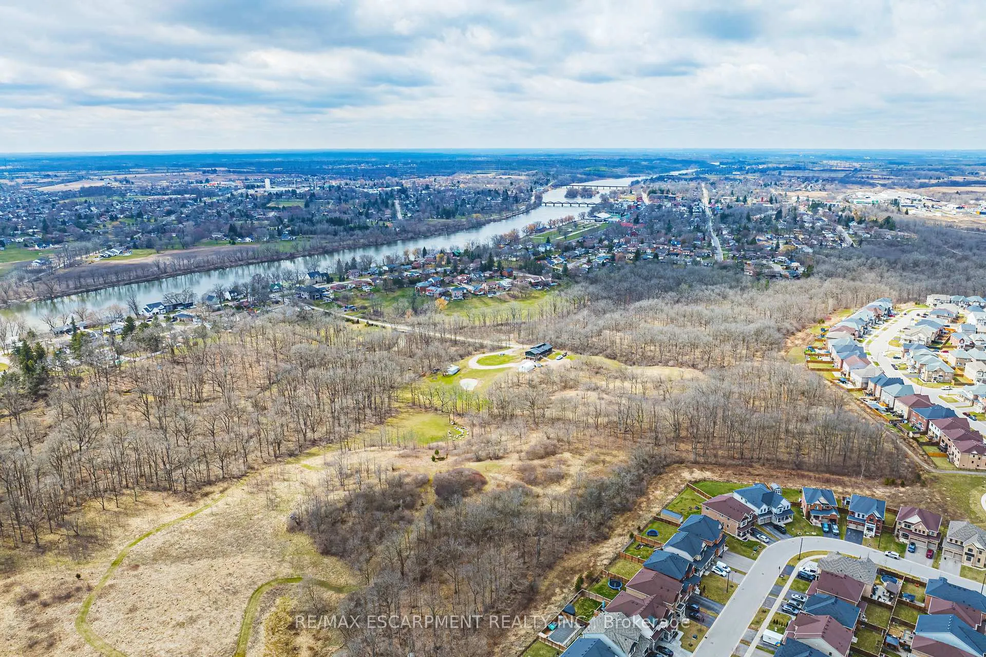 Photo 43 of 50 Arnold Marshall Boulevard, Haldimand — HOMEH