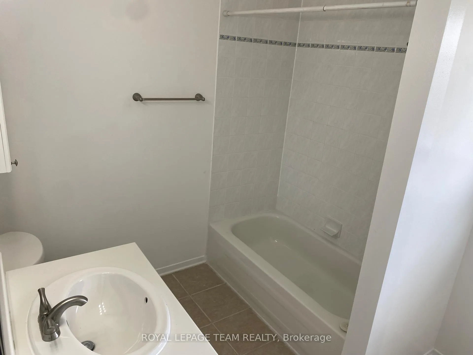 Photo 17 of 2745 Baseline Road, Ottawa, Redwood Park — HOMEH