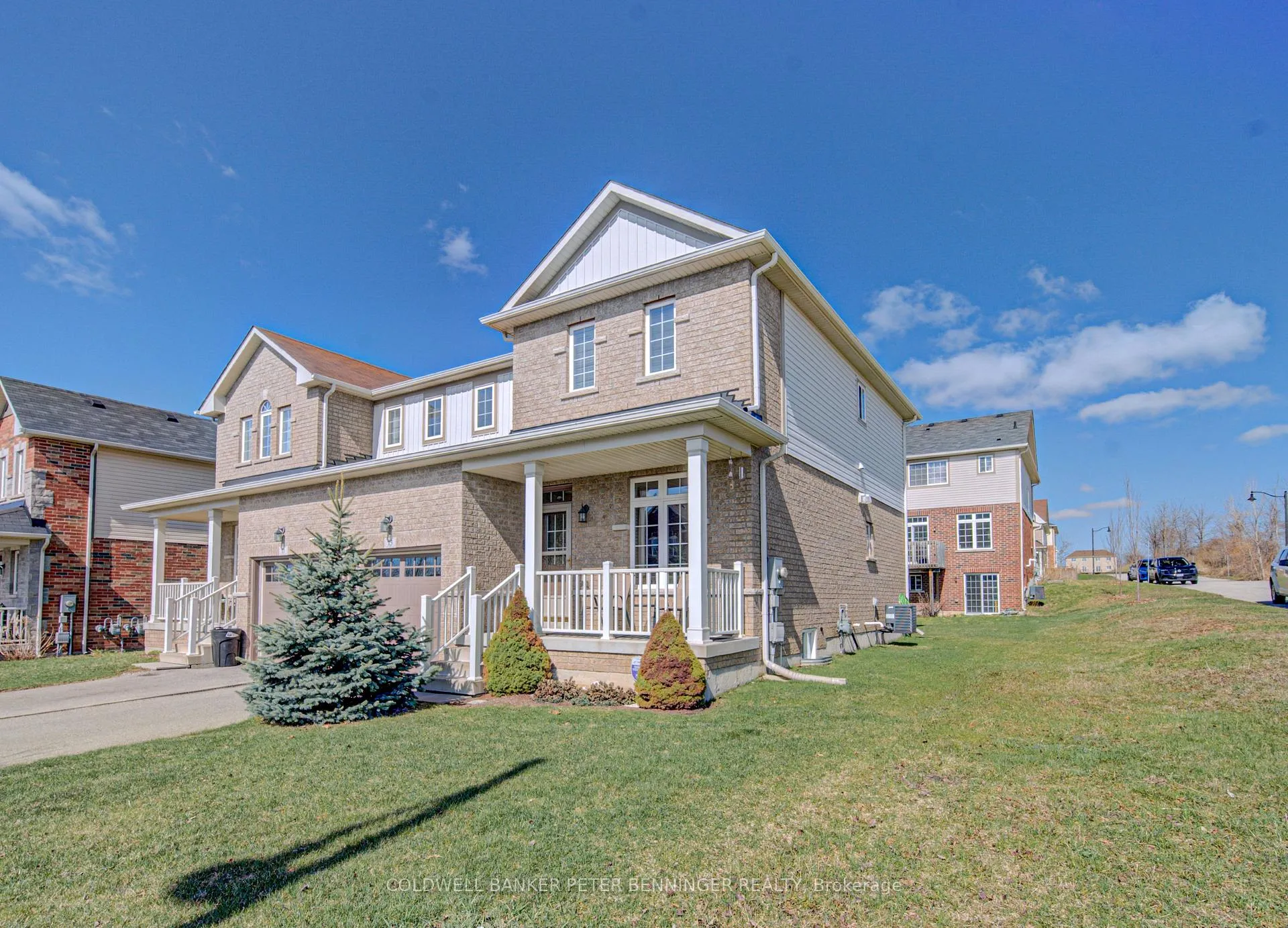 Photo 2 of 13 Rusk Terrace, Hamilton, Waterdown — HOMEH