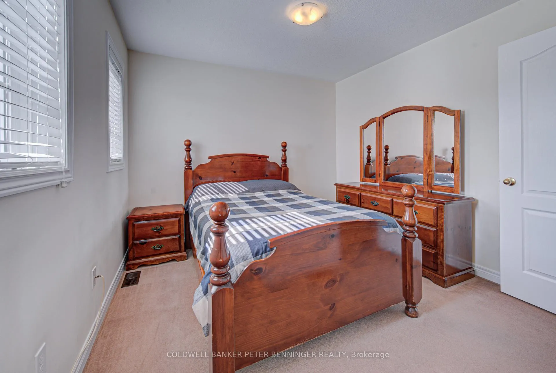 Photo 25 of 13 Rusk Terrace, Hamilton, Waterdown — HOMEH