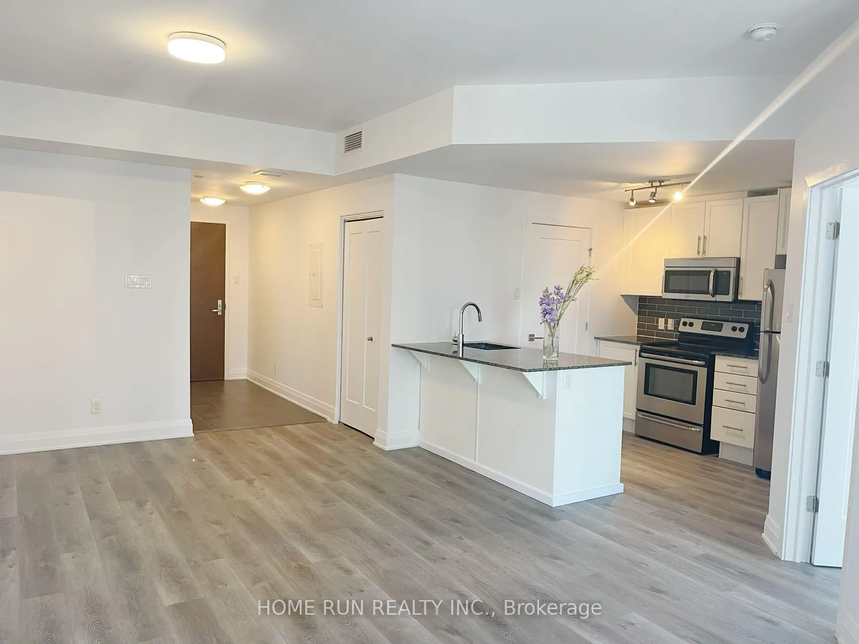 Photo 7 of Unit 708, 330 Titan Private, Ottawa, Borden Farm/Stewart Farm/Carleton Heights/Parkwood Hills — HOMEH