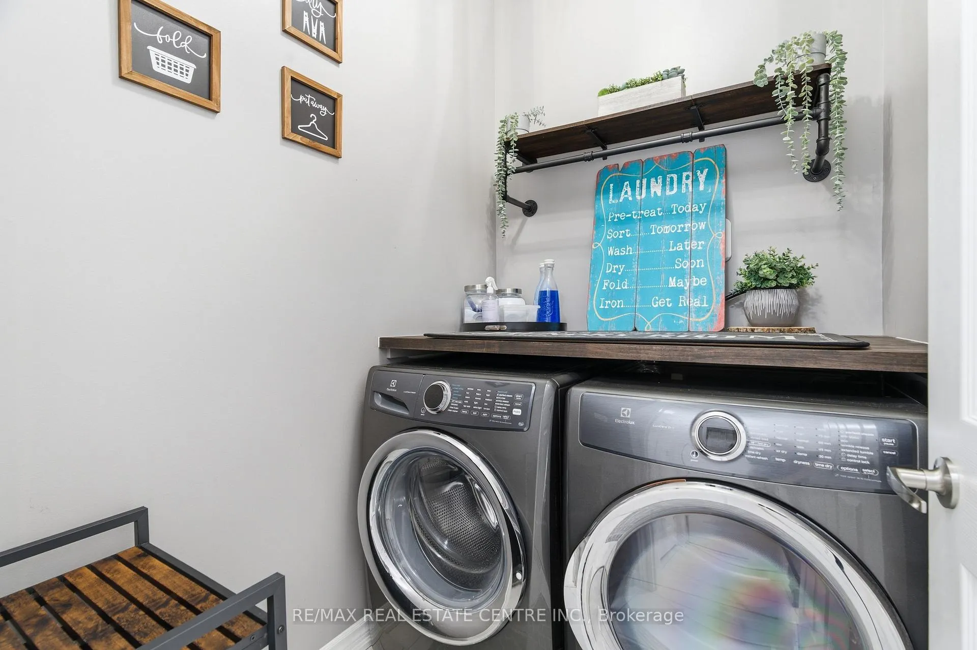 Photo 18 of 27 Gibbs Way, Centre Wellington, Fergus — HOMEH