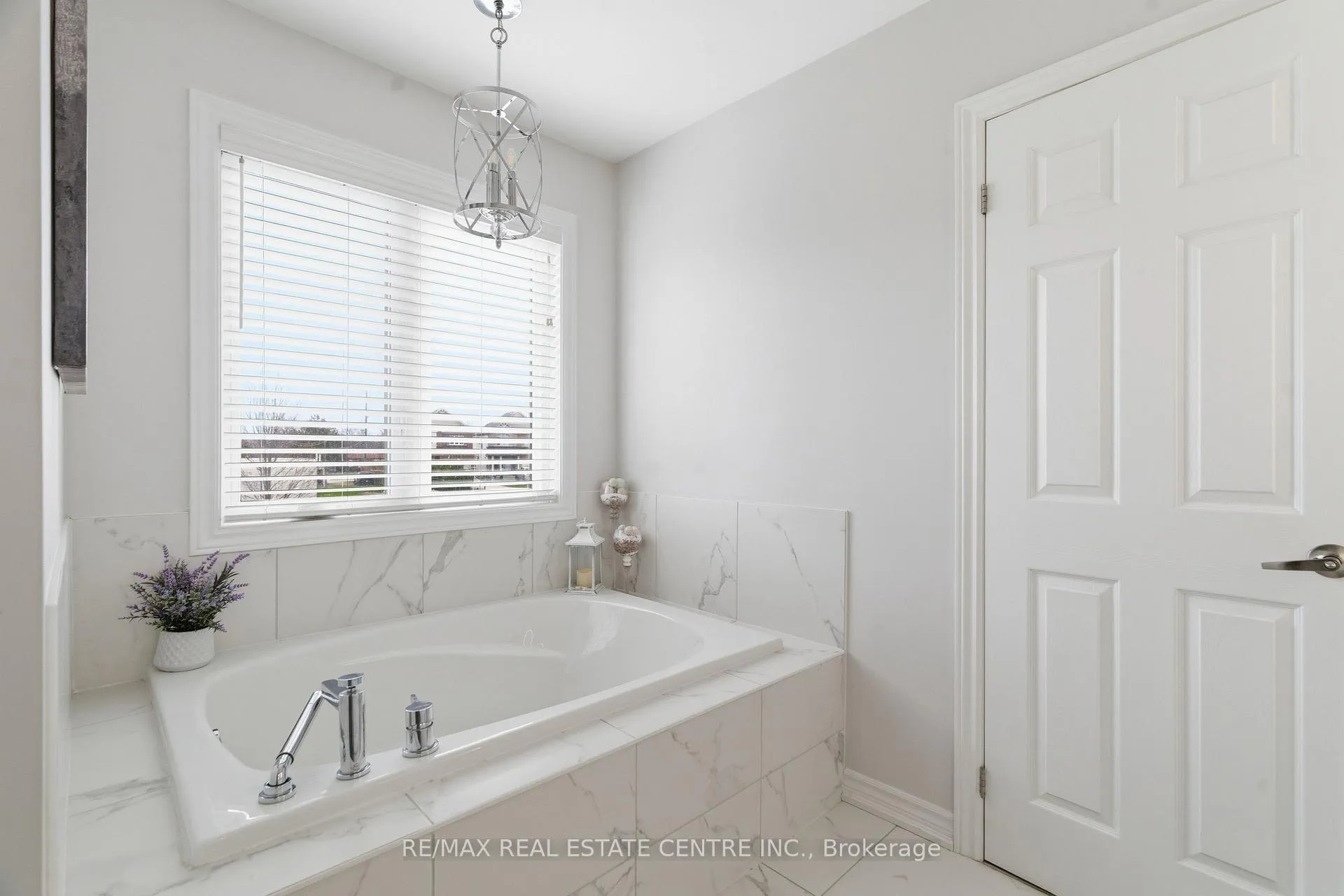 Photo 24 of 27 Gibbs Way, Centre Wellington, Fergus — HOMEH