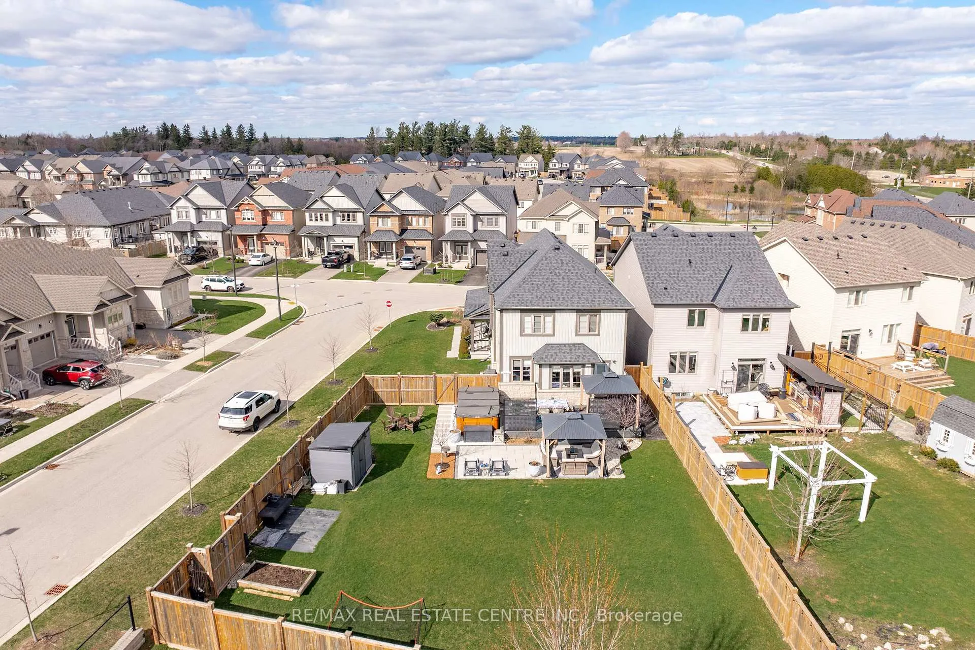 Photo 43 of 27 Gibbs Way, Centre Wellington, Fergus — HOMEH