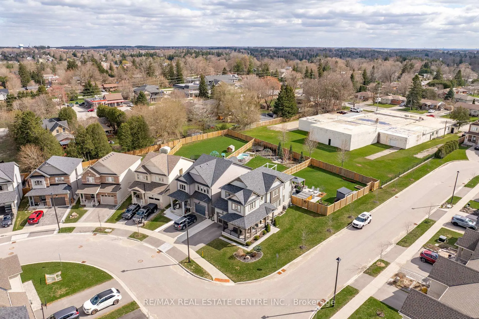 Photo 44 of 27 Gibbs Way, Centre Wellington, Fergus — HOMEH
