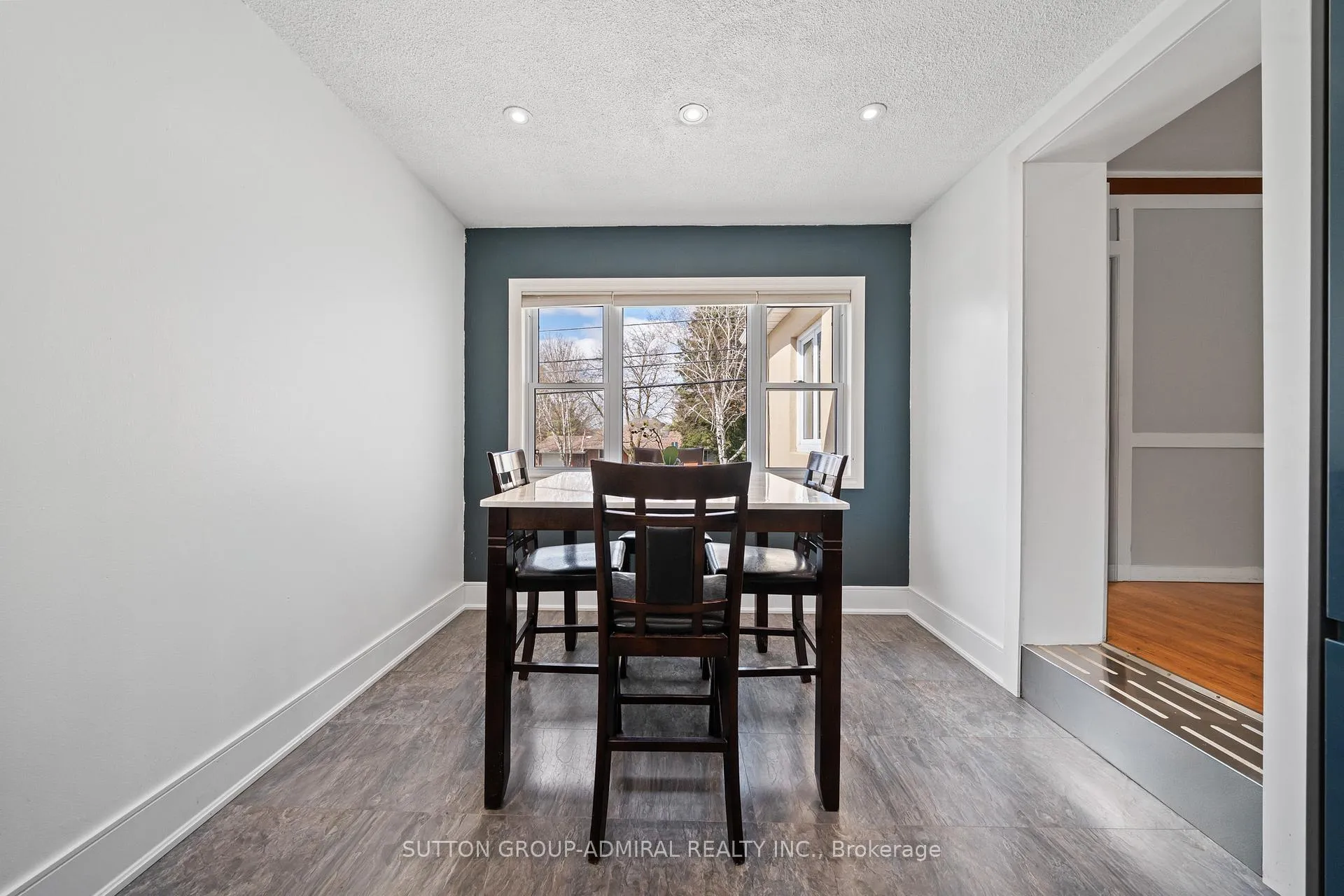 Photo 13 of 472 Main Street, King, Schomberg — HOMEH