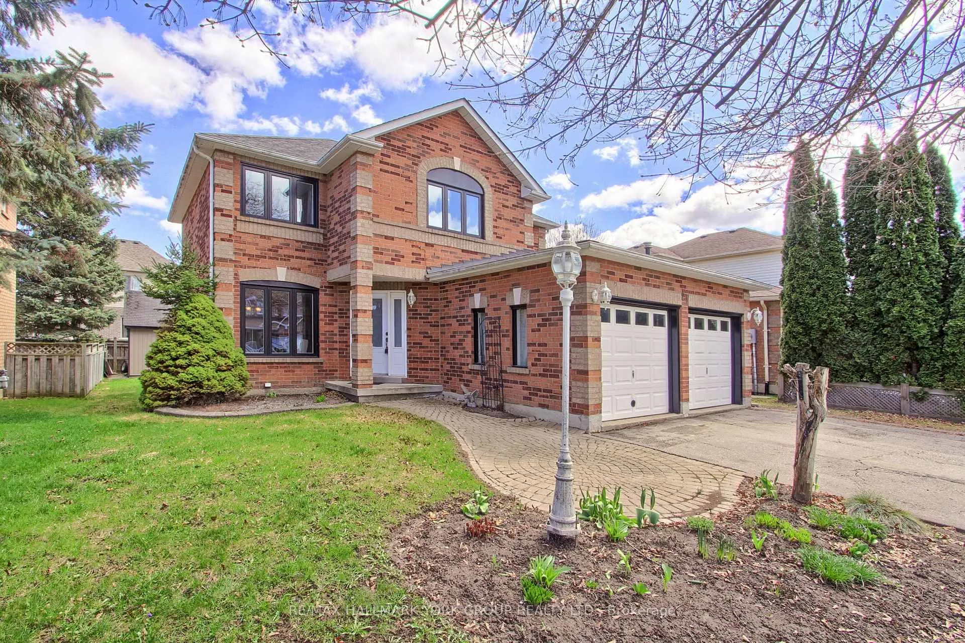 Front of 21 Daniele Avenue N