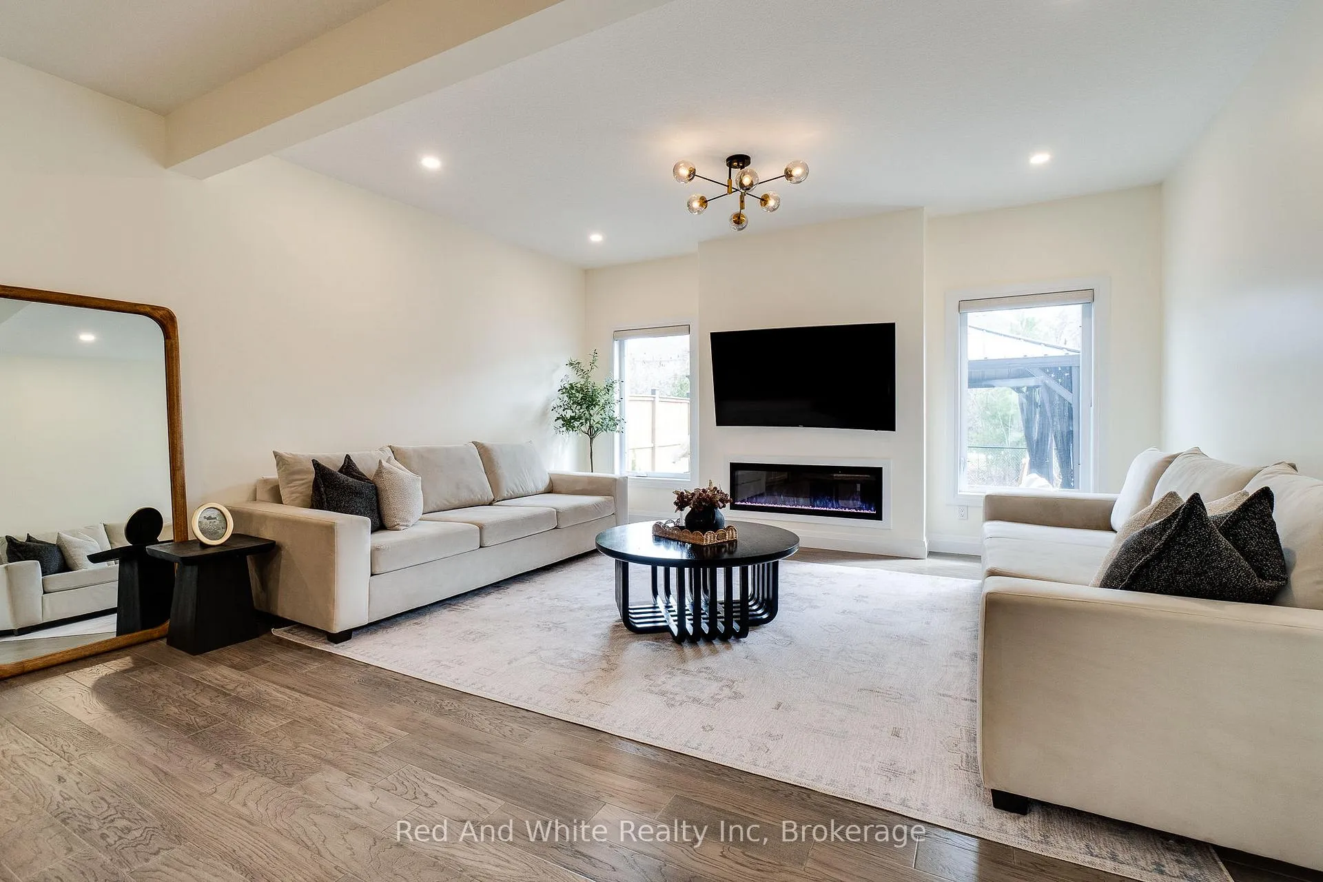 Photo 4 of 126 Forest Creek Drive, Kitchener — HOMEH