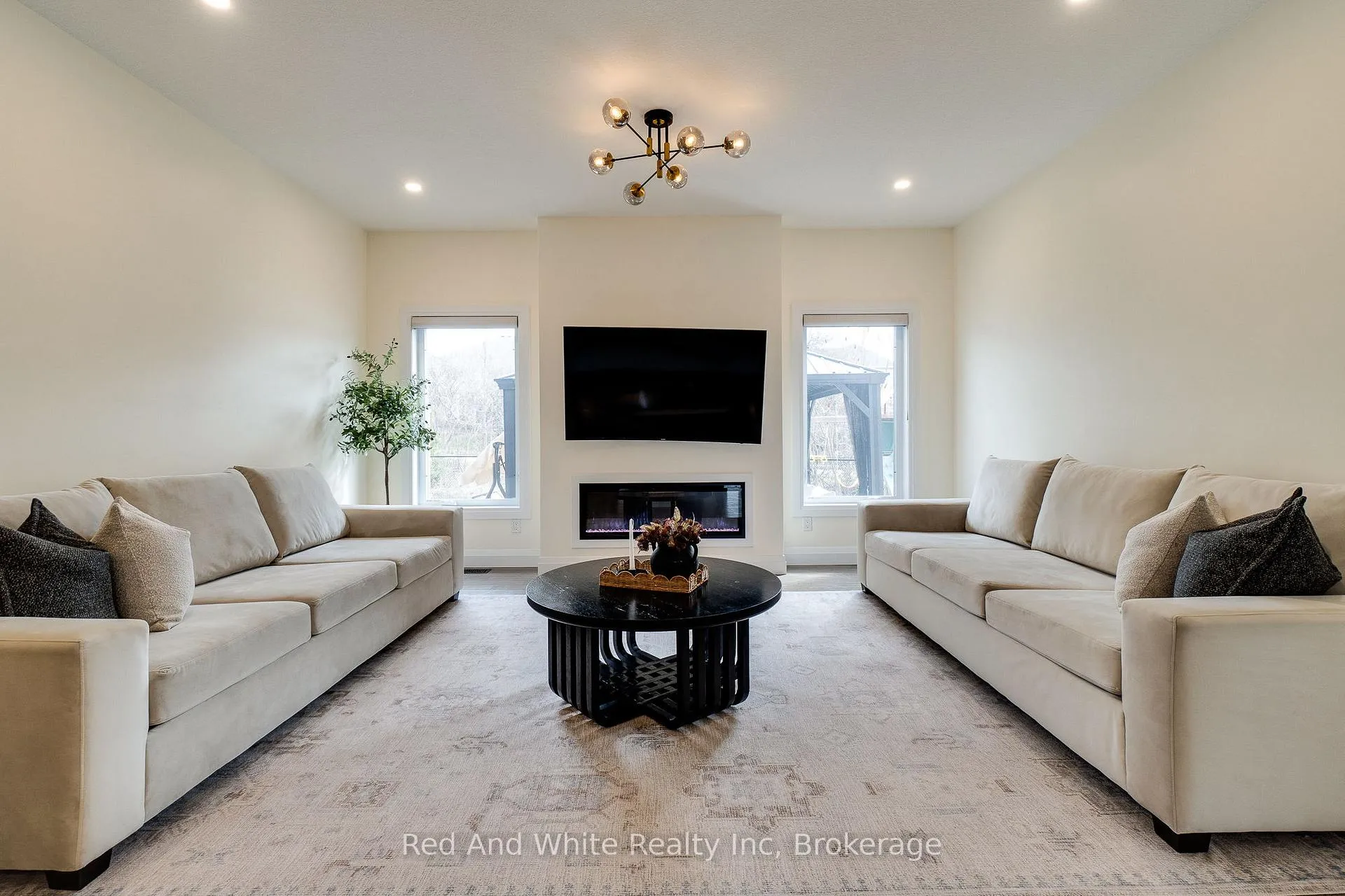 Photo 5 of 126 Forest Creek Drive, Kitchener — HOMEH