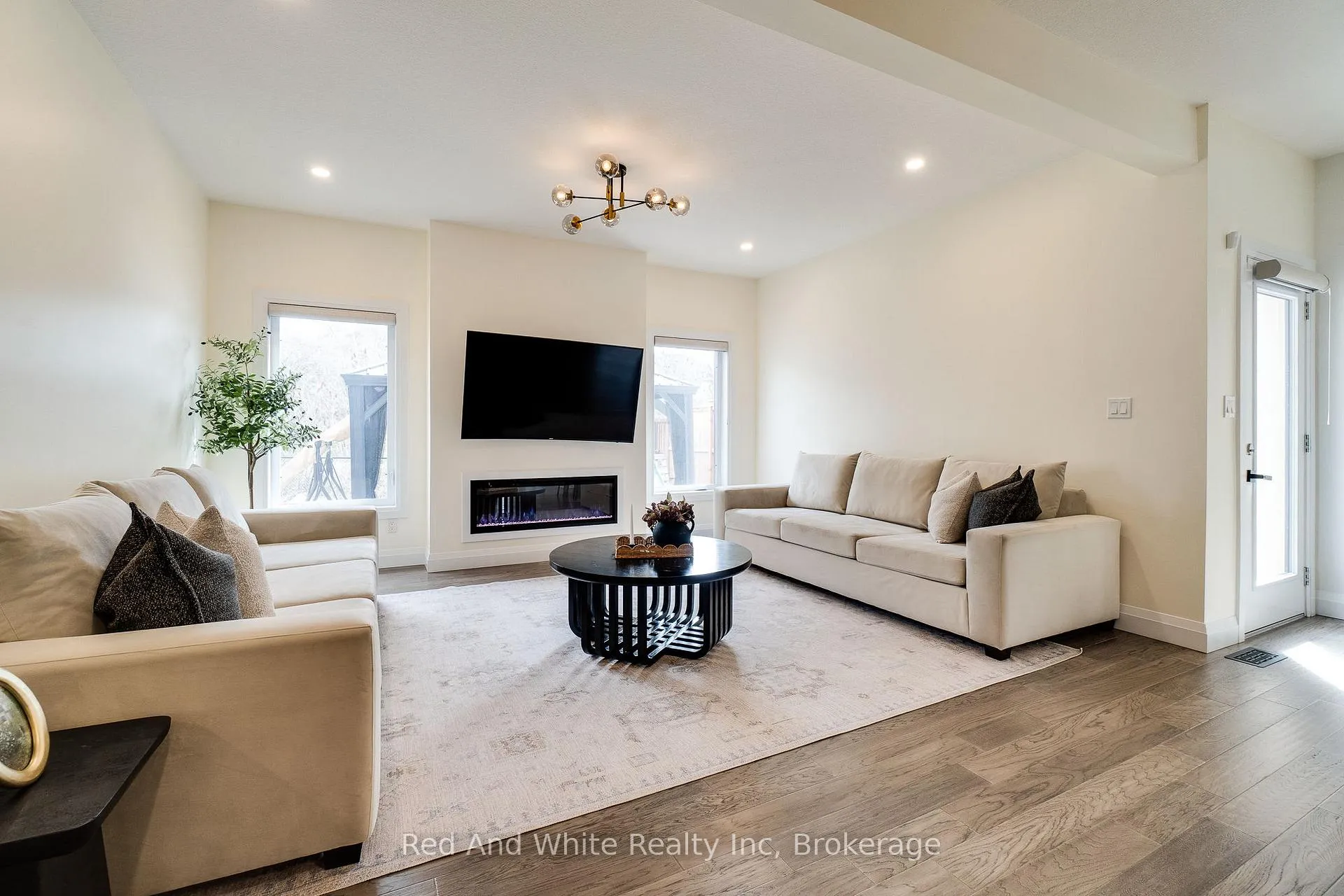Photo 6 of 126 Forest Creek Drive, Kitchener — HOMEH